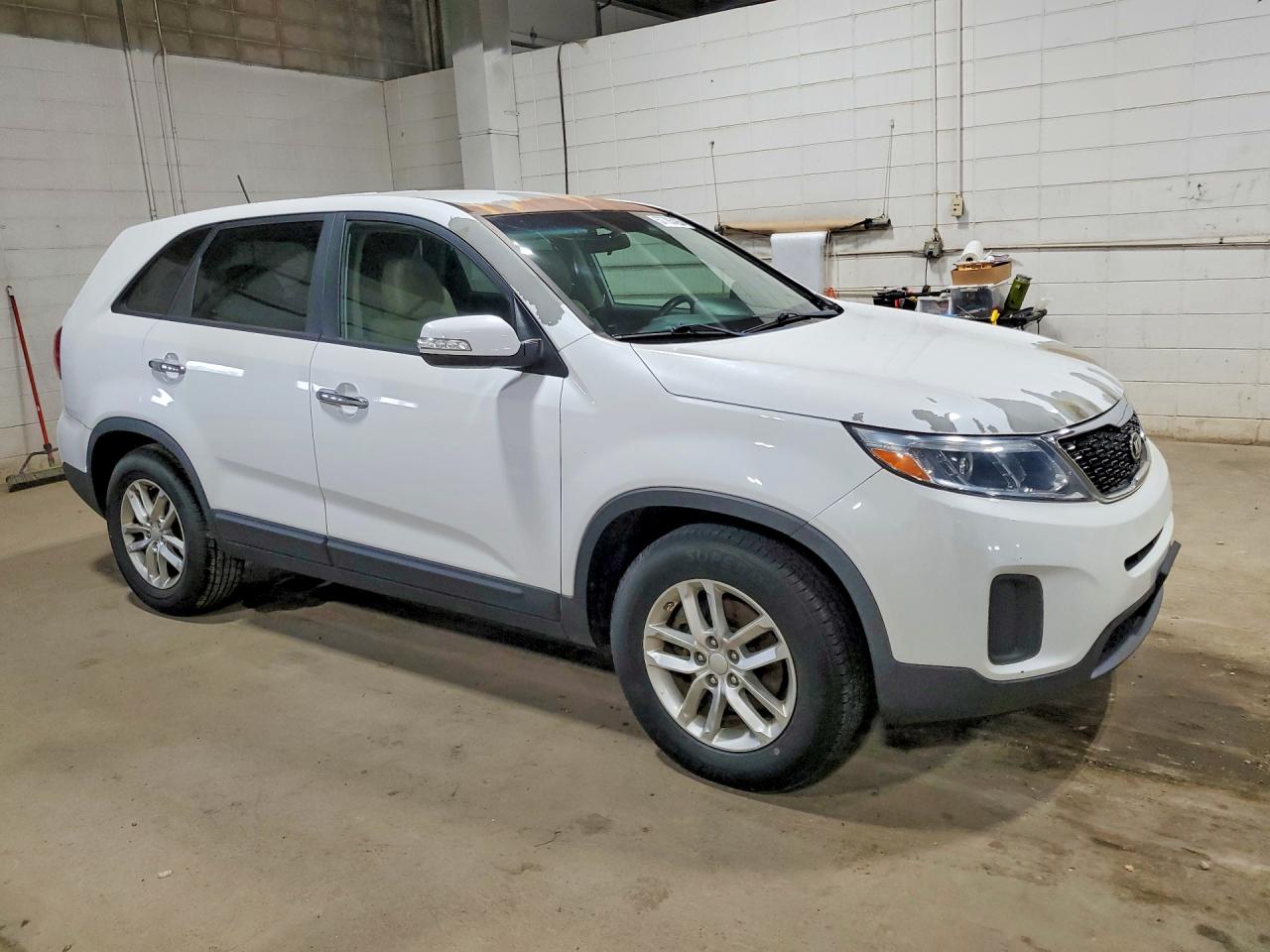 2015 Kia Sorento White vin: 5XYKT3A62FG590077
