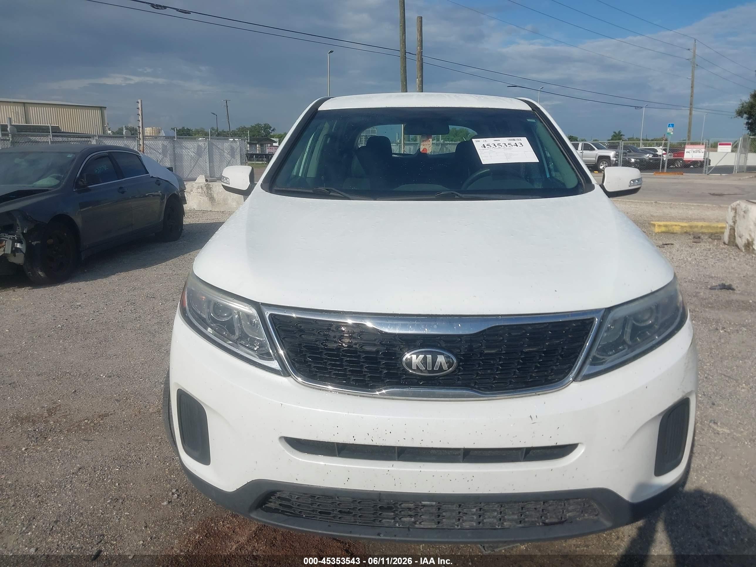 2015 Kia Sorento Lx White vin: 5XYKT3A62FG628679