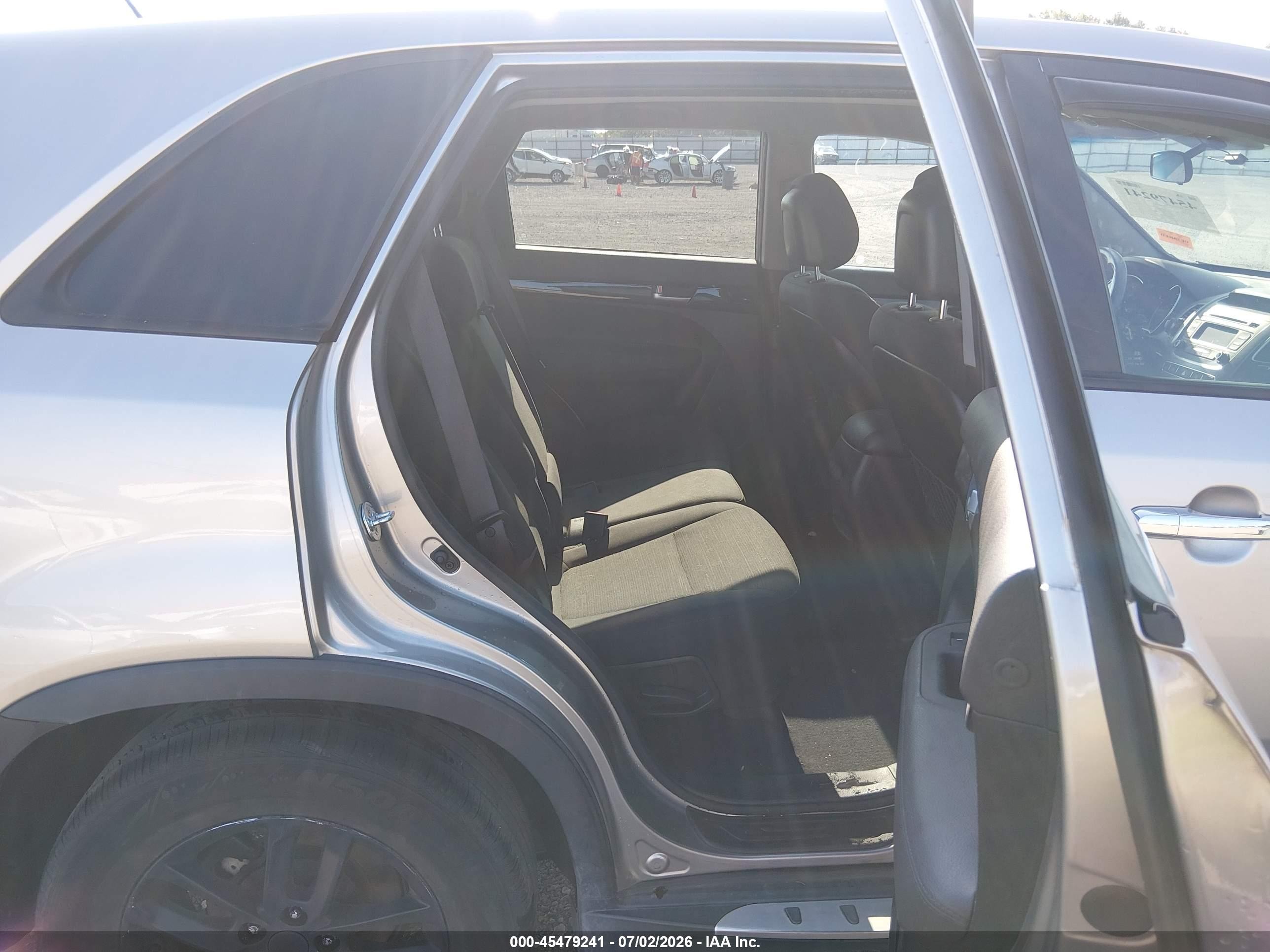2015 Kia Sorento Lx Серебряный vin: 5XYKT3A62FG629007