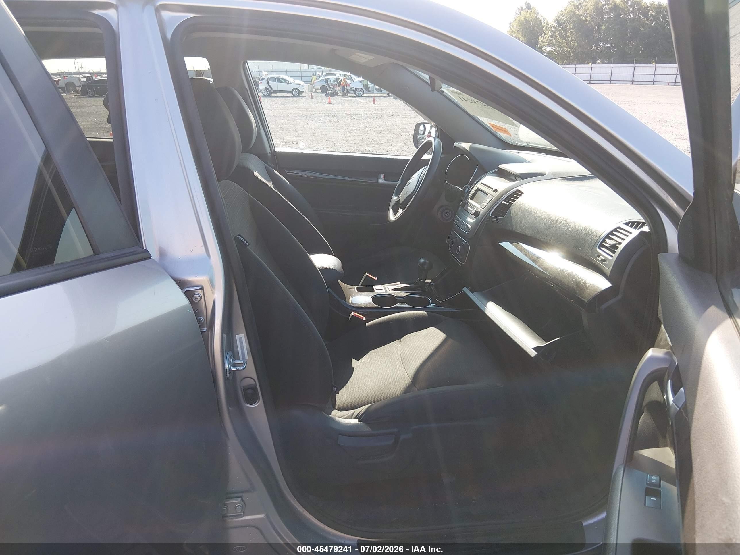 2015 Kia Sorento Lx Серебряный vin: 5XYKT3A62FG629007