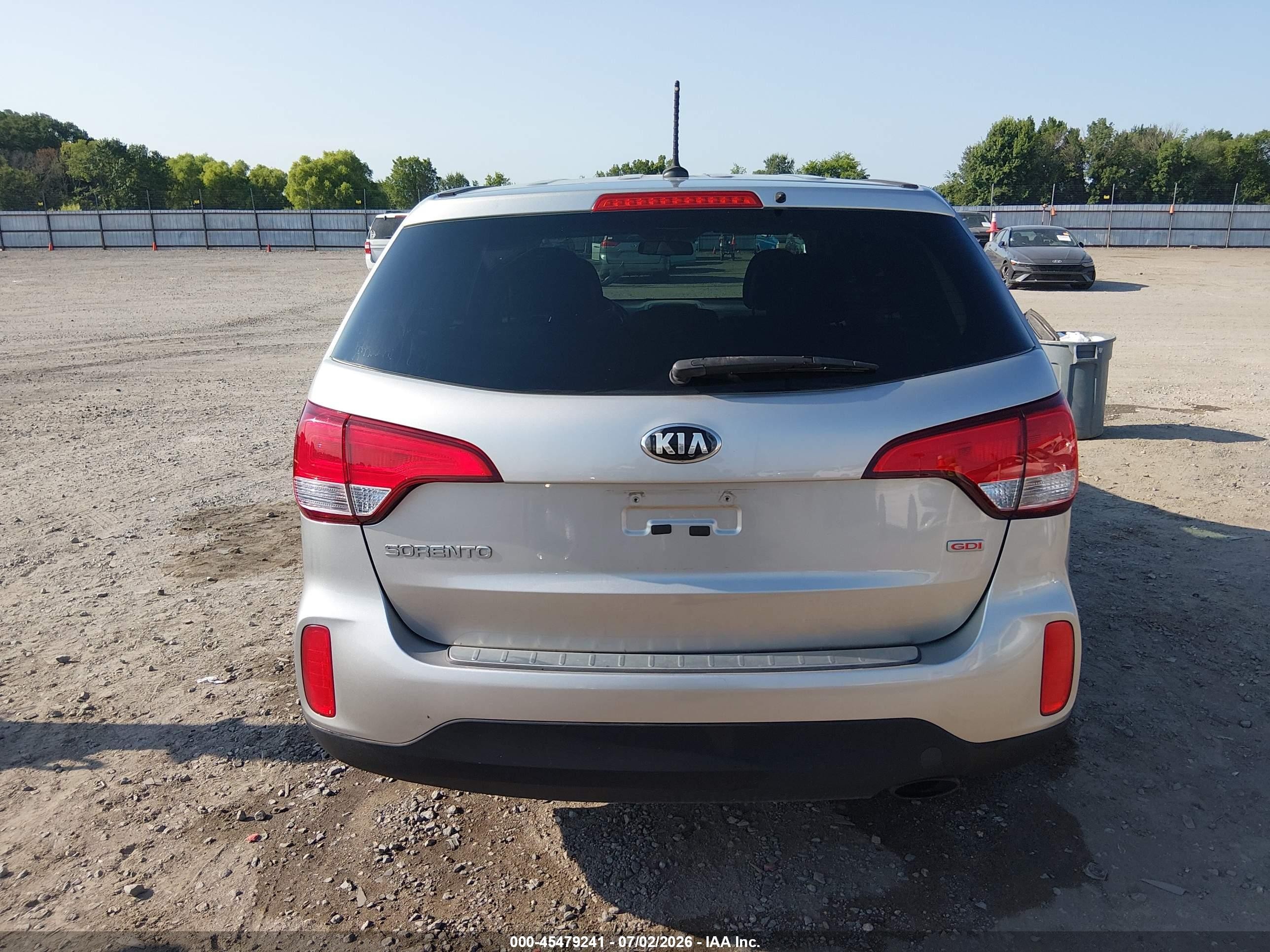 2015 Kia Sorento Lx Серебряный vin: 5XYKT3A62FG629007