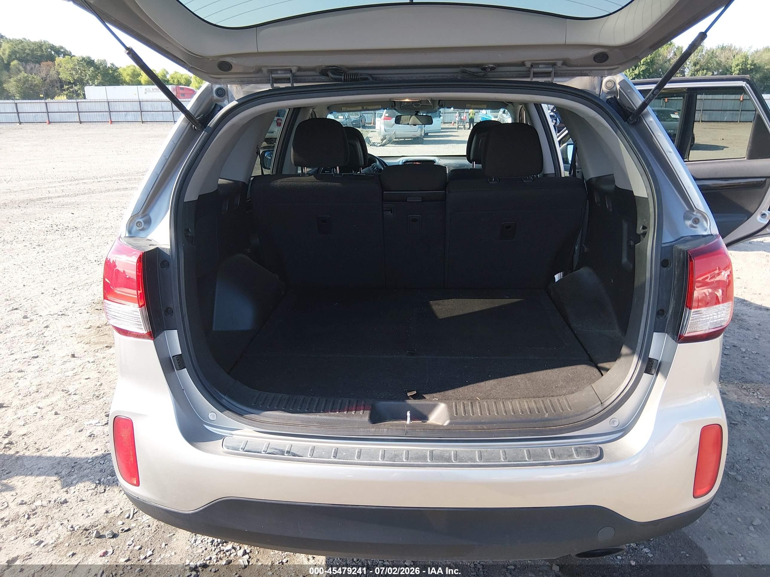 2015 Kia Sorento Lx Серебряный vin: 5XYKT3A62FG629007