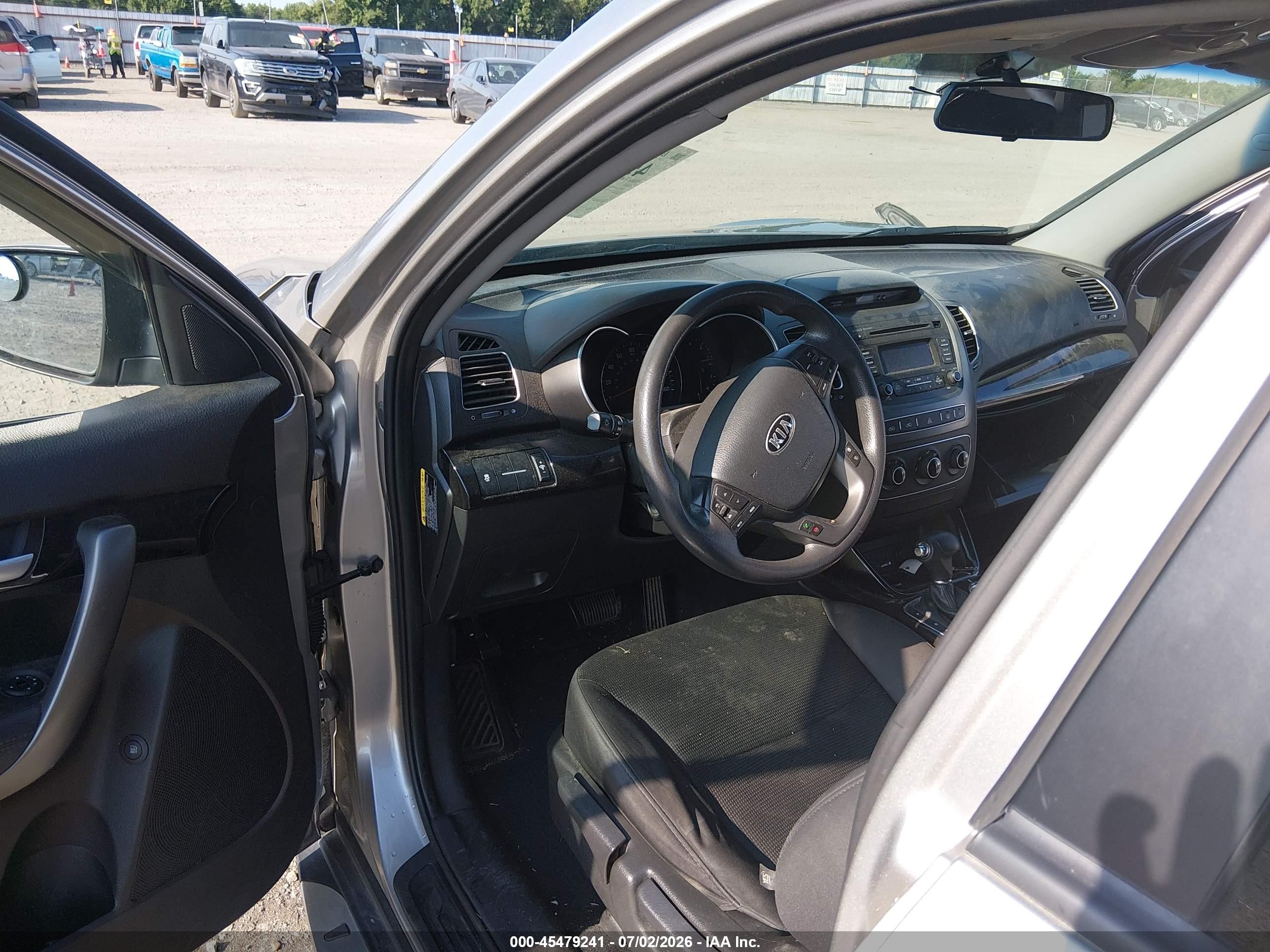 2015 Kia Sorento Lx Серебряный vin: 5XYKT3A62FG629007