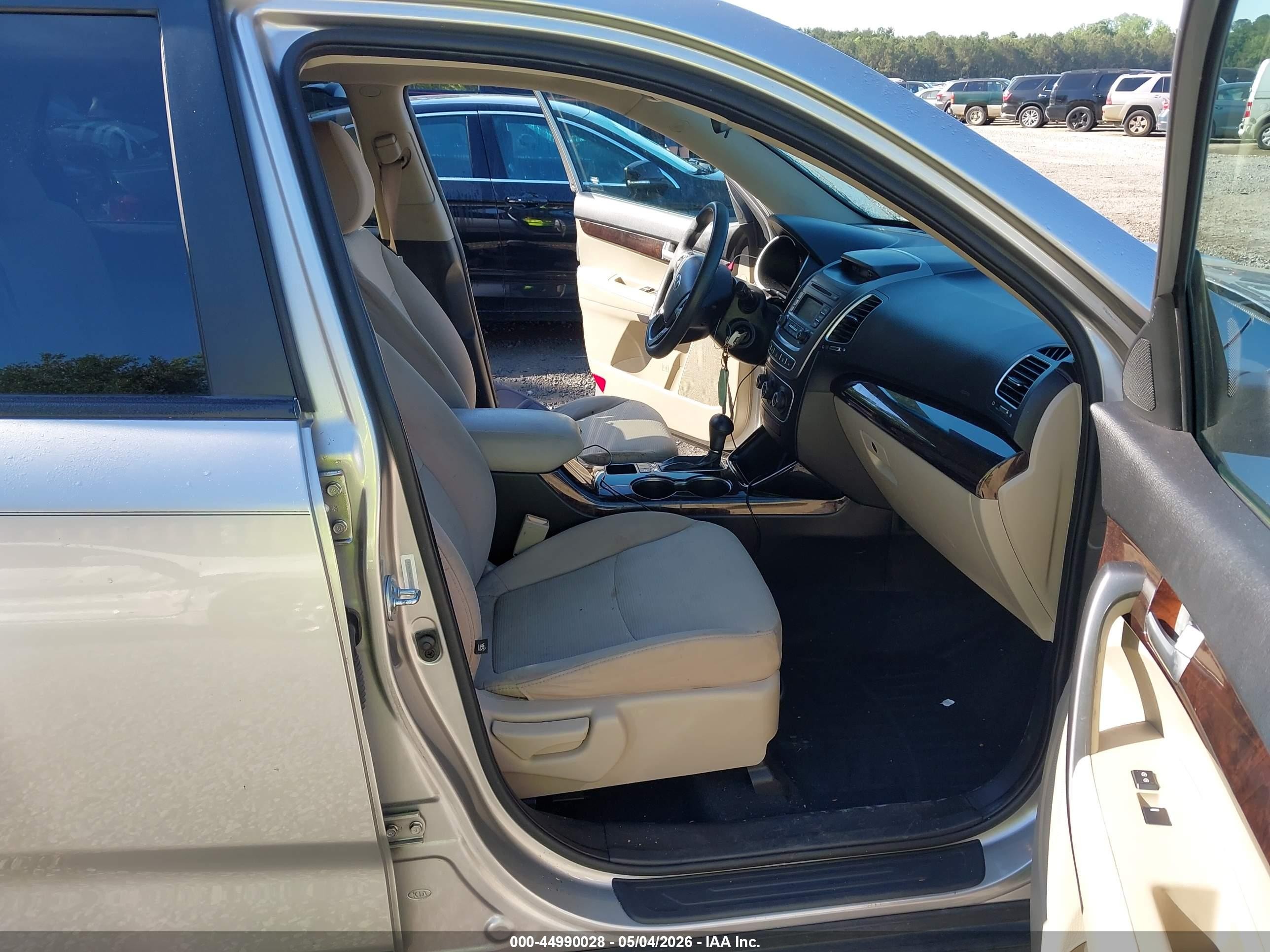 2015 Kia Sorento Lx White vin: 5XYKT3A62FG660659
