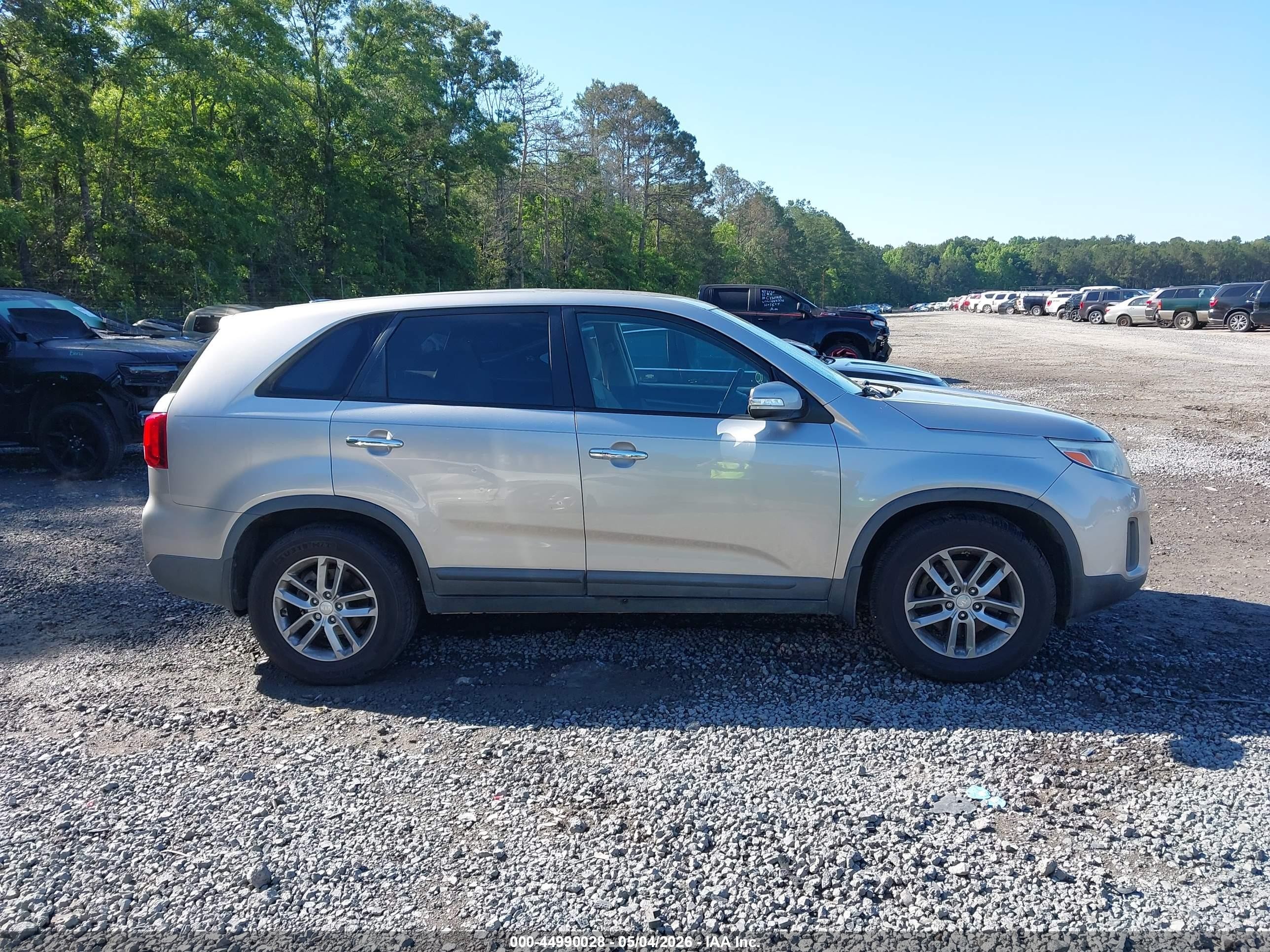 2015 Kia Sorento Lx White vin: 5XYKT3A62FG660659