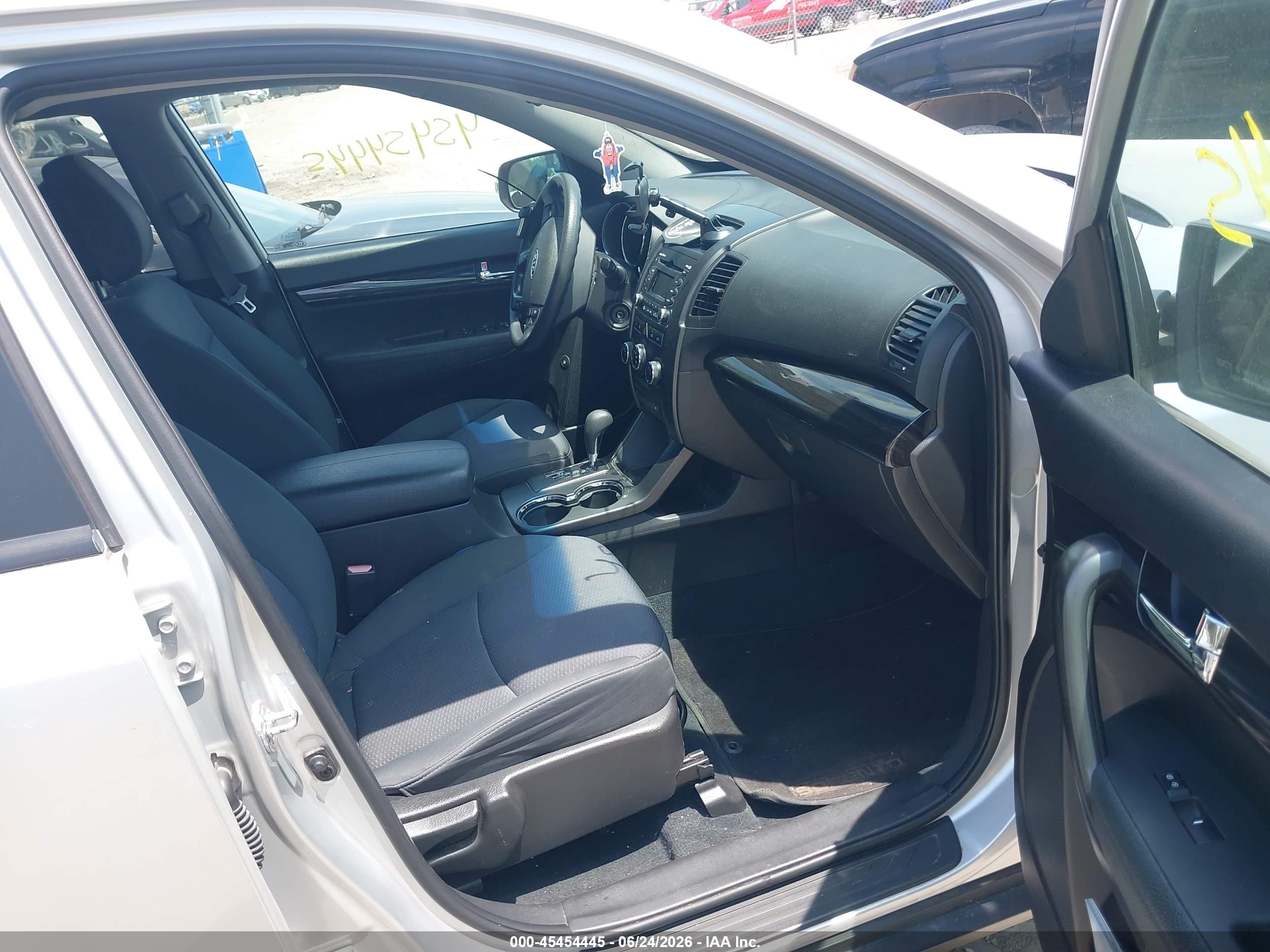 2012 Kia Sorento Lx Silver vin: 5XYKT3A63CG203032