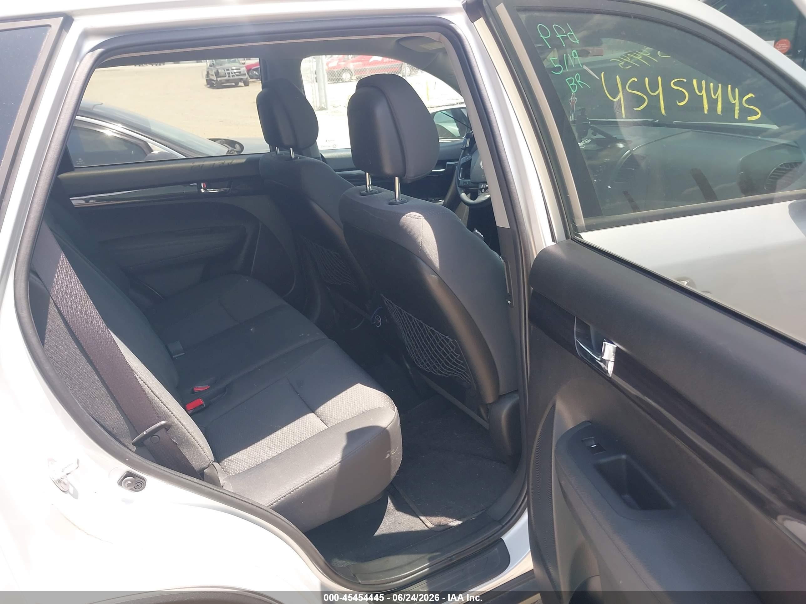 2012 Kia Sorento Lx Silver vin: 5XYKT3A63CG203032