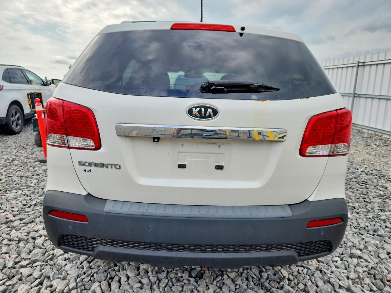 2012 Kia Sorento Lx White vin: 5XYKT3A63CG230165