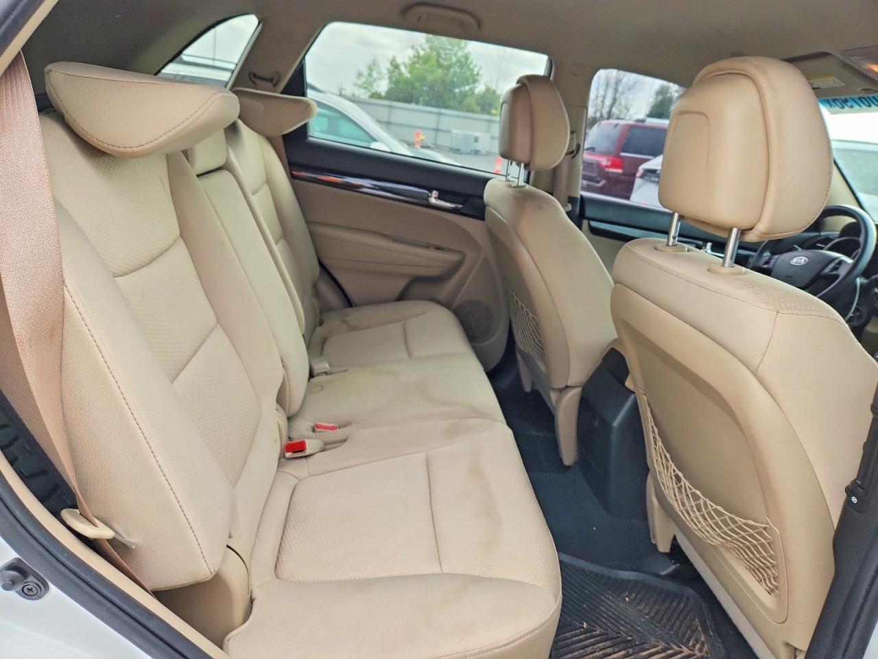 2012 Kia Sorento Lx White vin: 5XYKT3A63CG230165