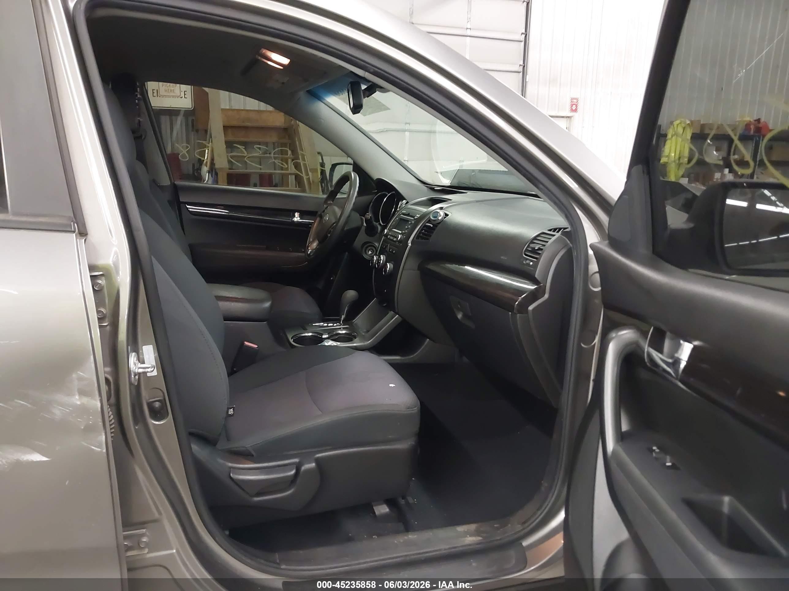 2012 Kia Sorento Lx Gray vin: 5XYKT3A63CG302093