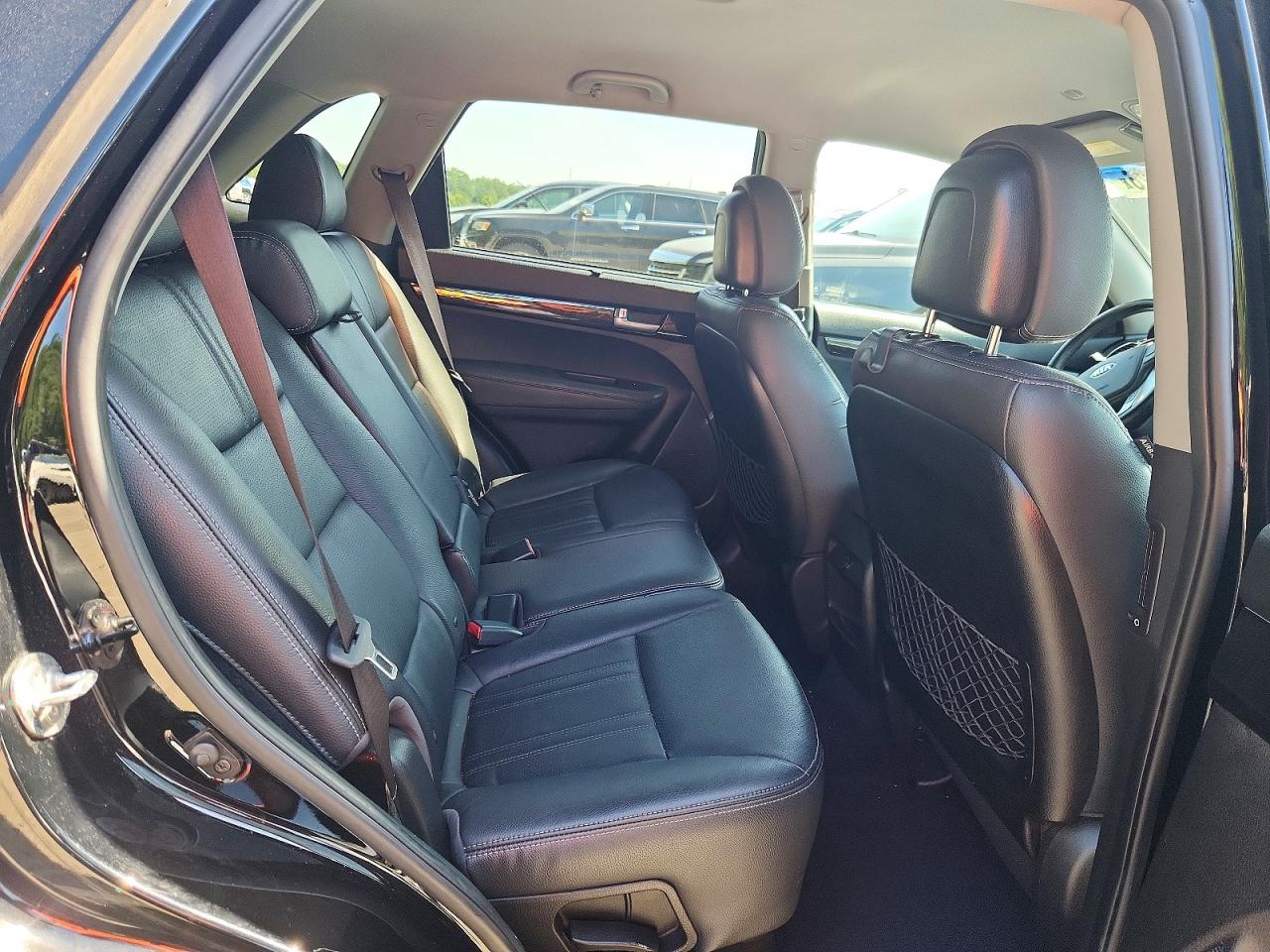 2014 Kia Sorento Lx Черный vin: 5XYKT3A63EG437108