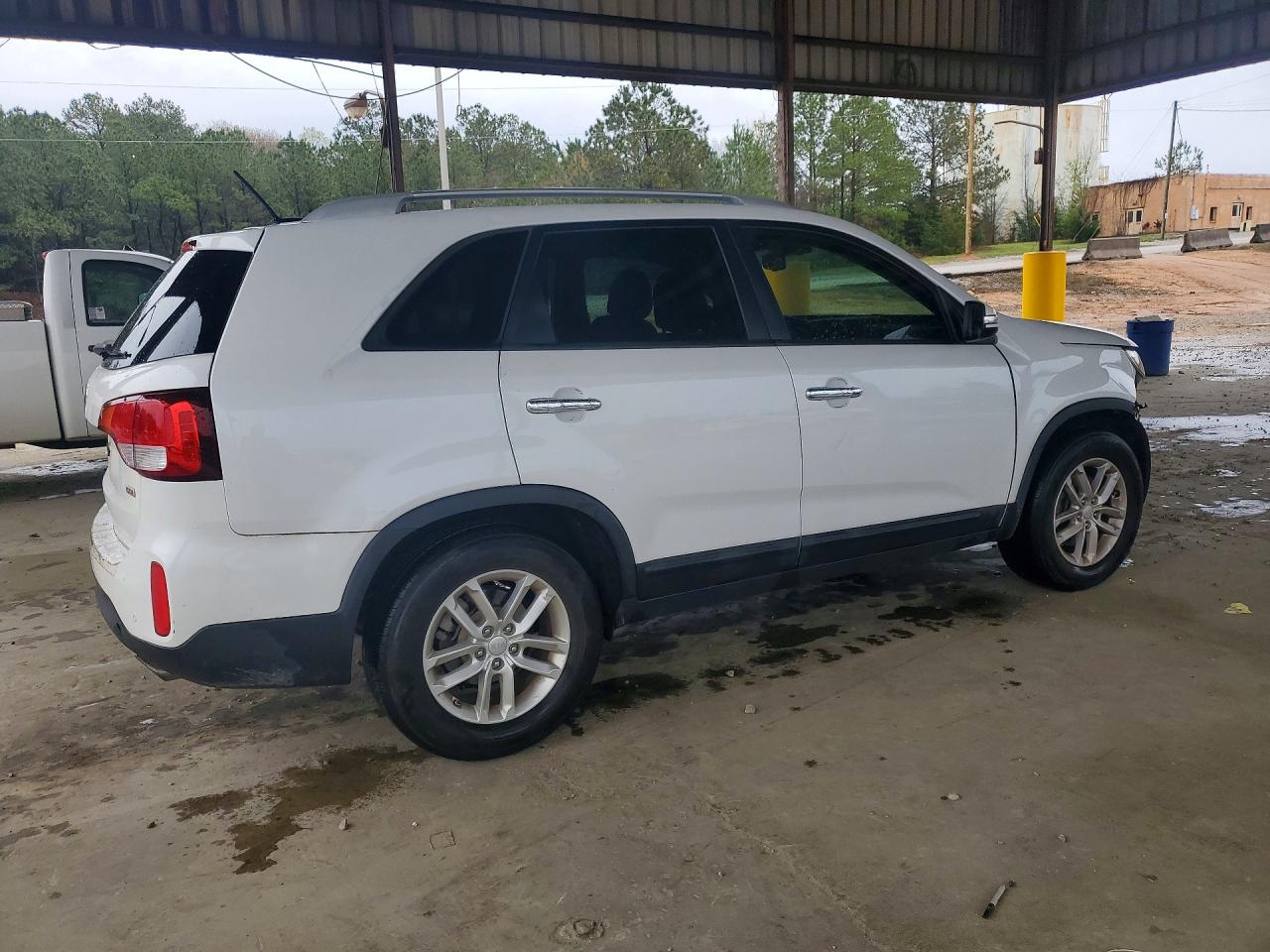 2015 Kia Sorento White vin: 5XYKT3A63FG615407