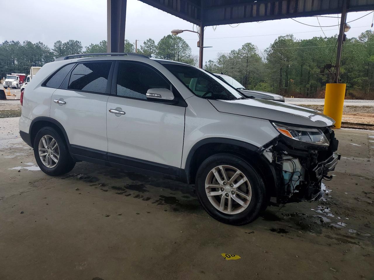2015 Kia Sorento White vin: 5XYKT3A63FG615407
