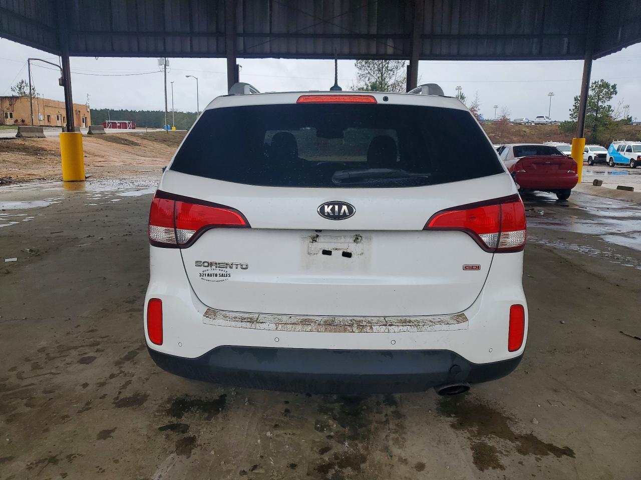 2015 Kia Sorento White vin: 5XYKT3A63FG615407