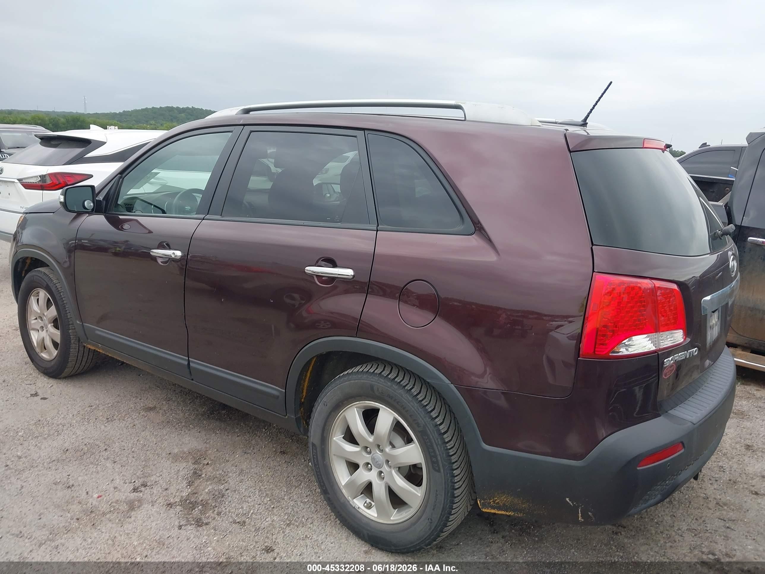 2012 Kia Sorento Lx Темно-бордовый vin: 5XYKT3A64CG295378