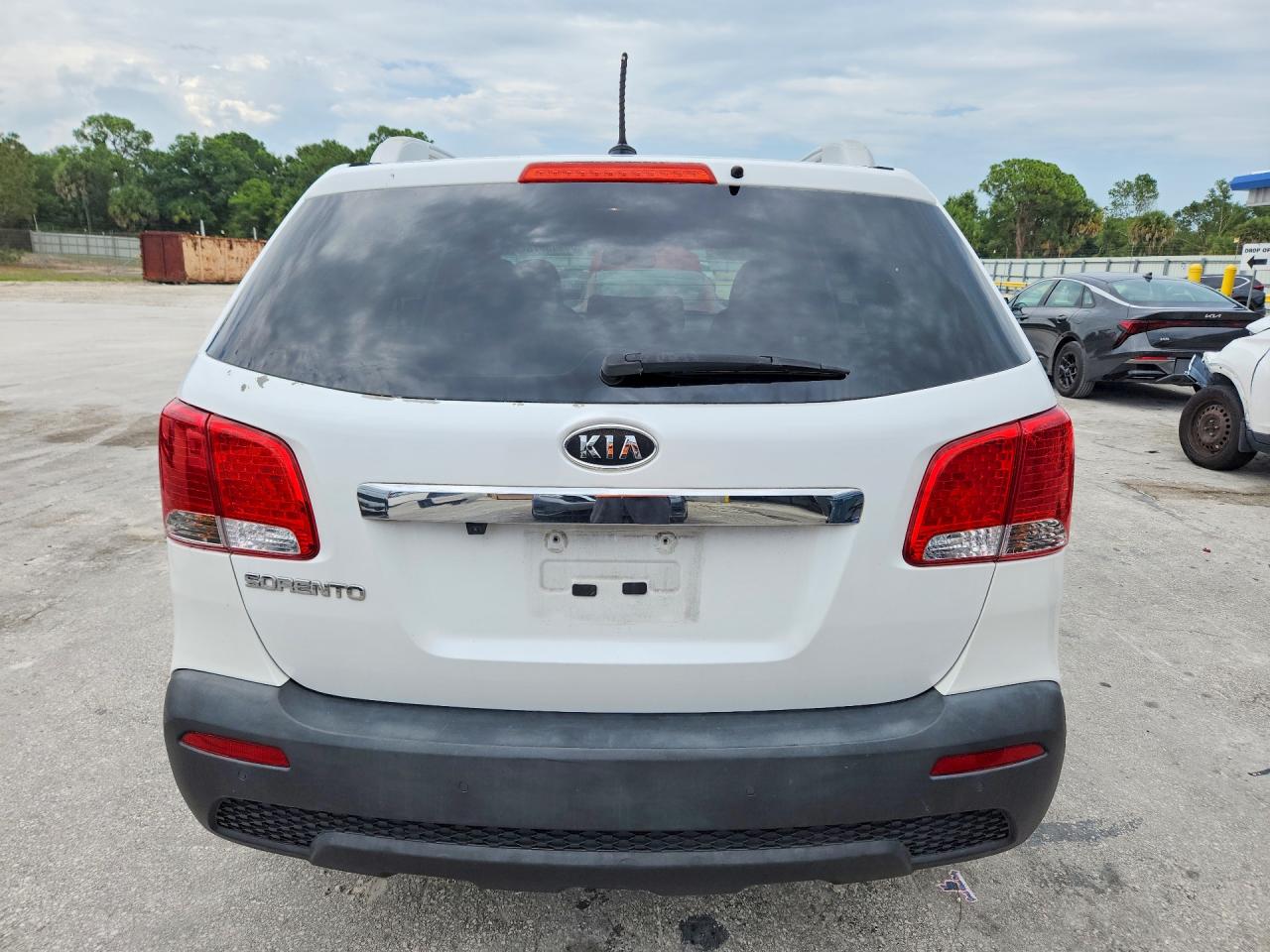 2013 Kia Sorento Lx Белый vin: 5XYKT3A64DG311242
