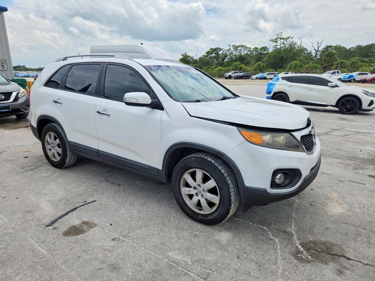 2013 Kia Sorento Lx Белый vin: 5XYKT3A64DG311242