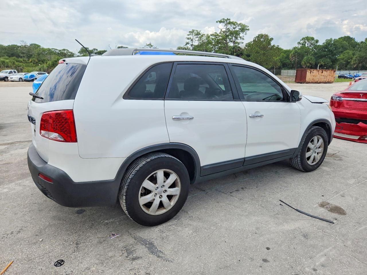 2013 Kia Sorento Lx Белый vin: 5XYKT3A64DG311242