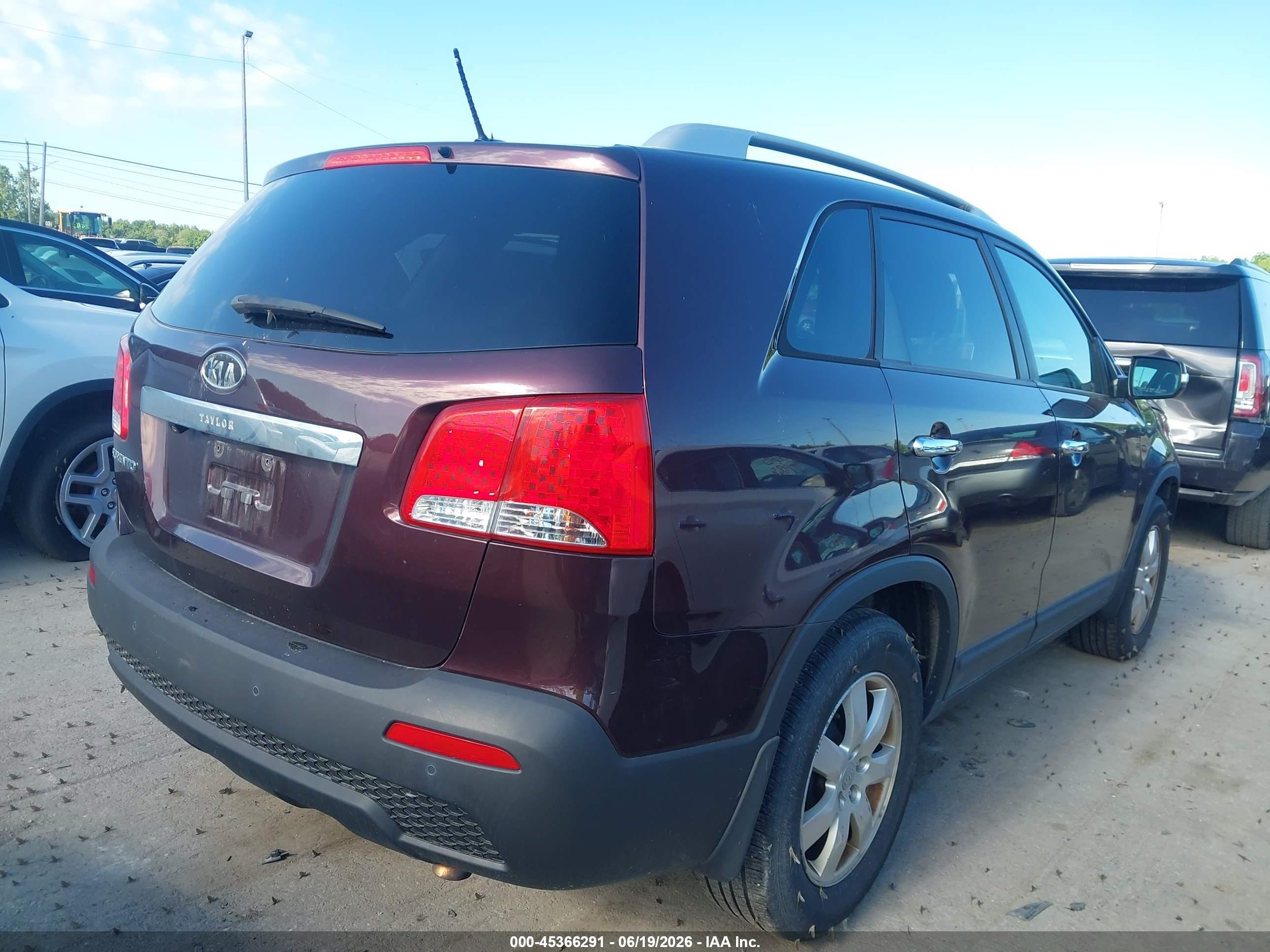 2013 Kia Sorento Lx Burgundy vin: 5XYKT3A64DG361252