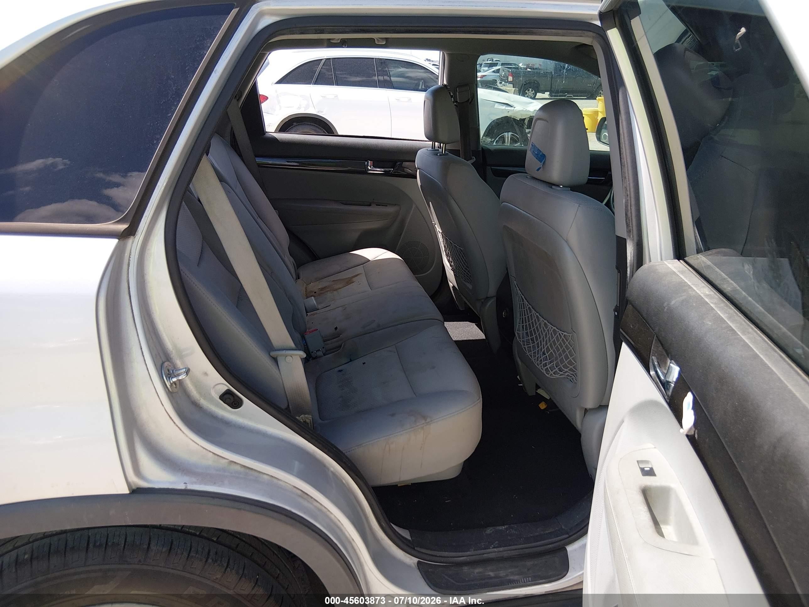 2013 Kia Sorento Lx Silver vin: 5XYKT3A64DG380822