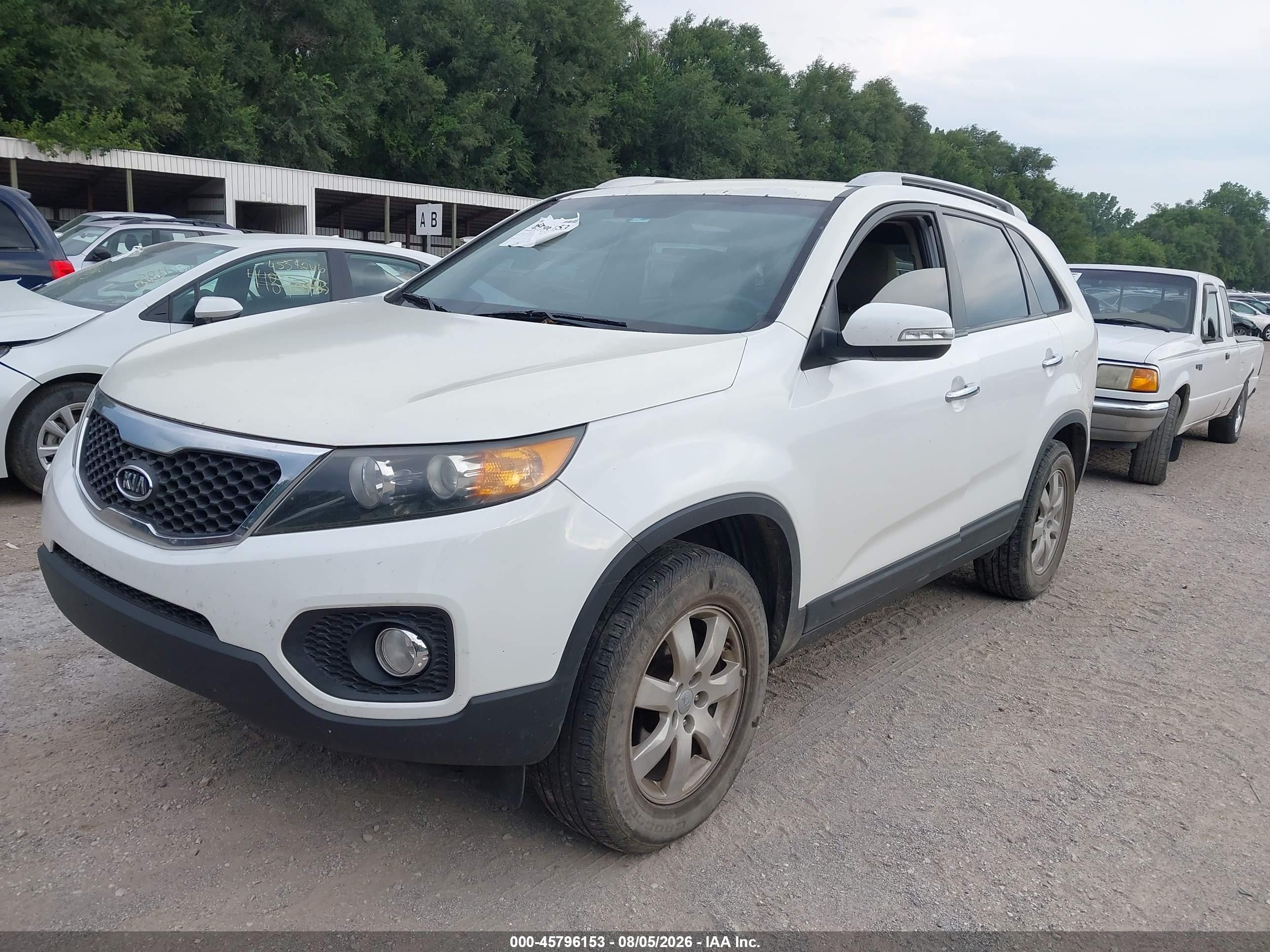 2013 Kia Sorento Lx White vin: 5XYKT3A64DG413883