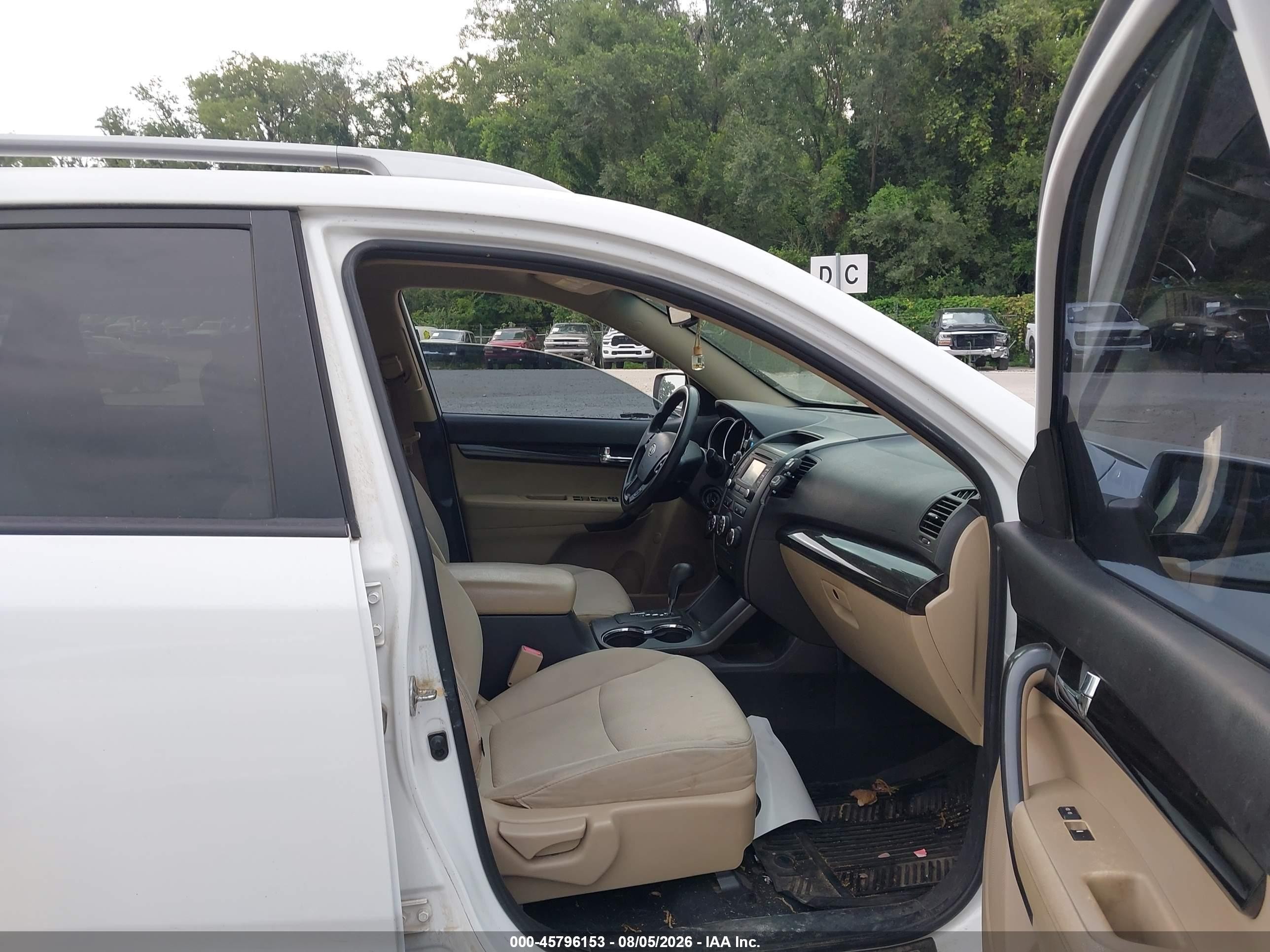 2013 Kia Sorento Lx White vin: 5XYKT3A64DG413883