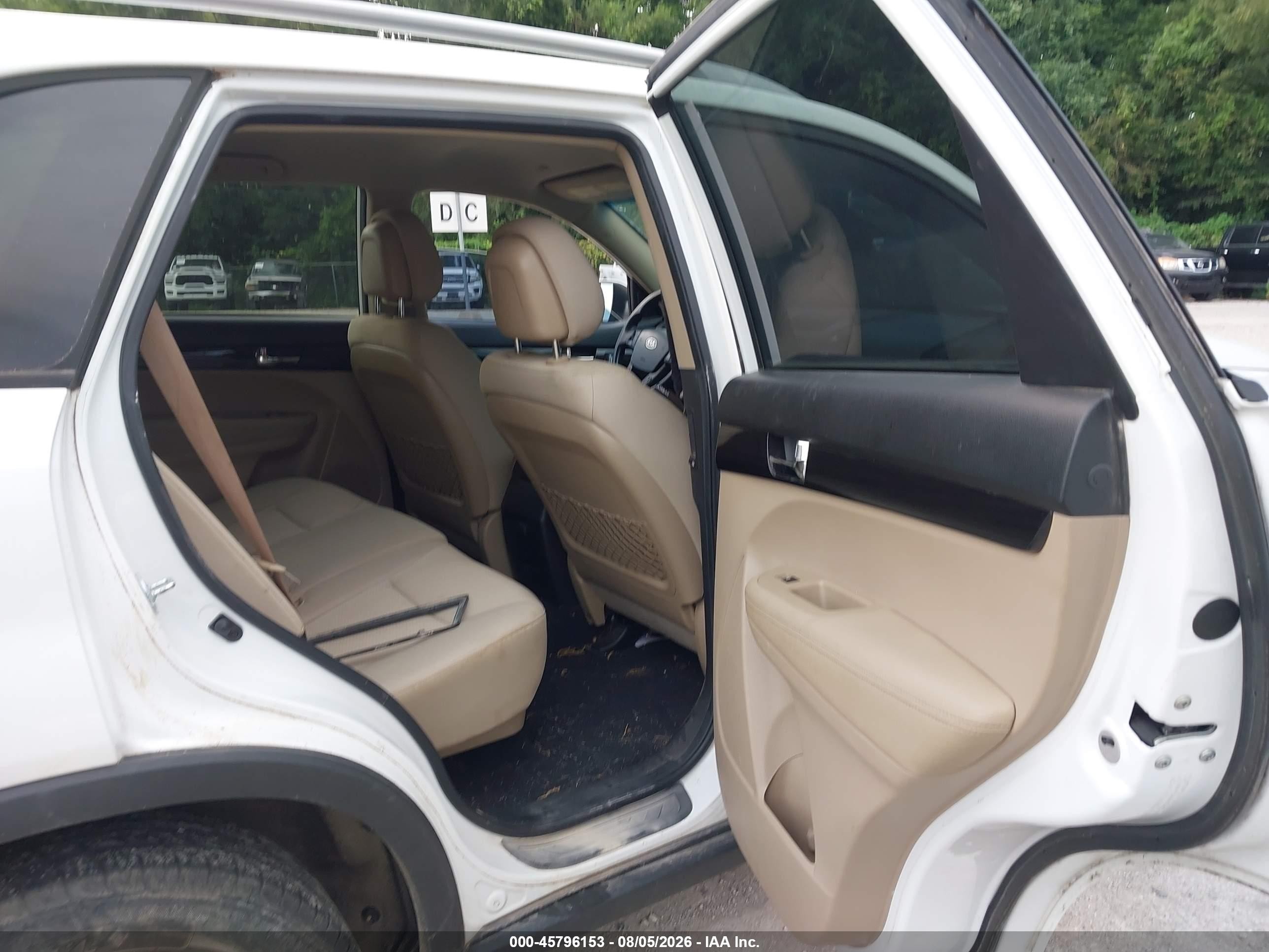2013 Kia Sorento Lx White vin: 5XYKT3A64DG413883