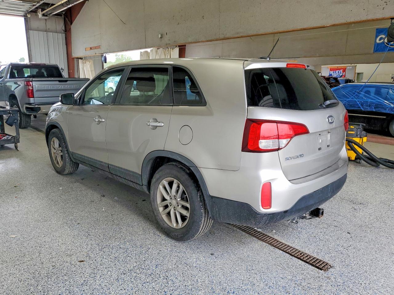 2014 Kia Sorento Lx Silver vin: 5XYKT3A64EG467881