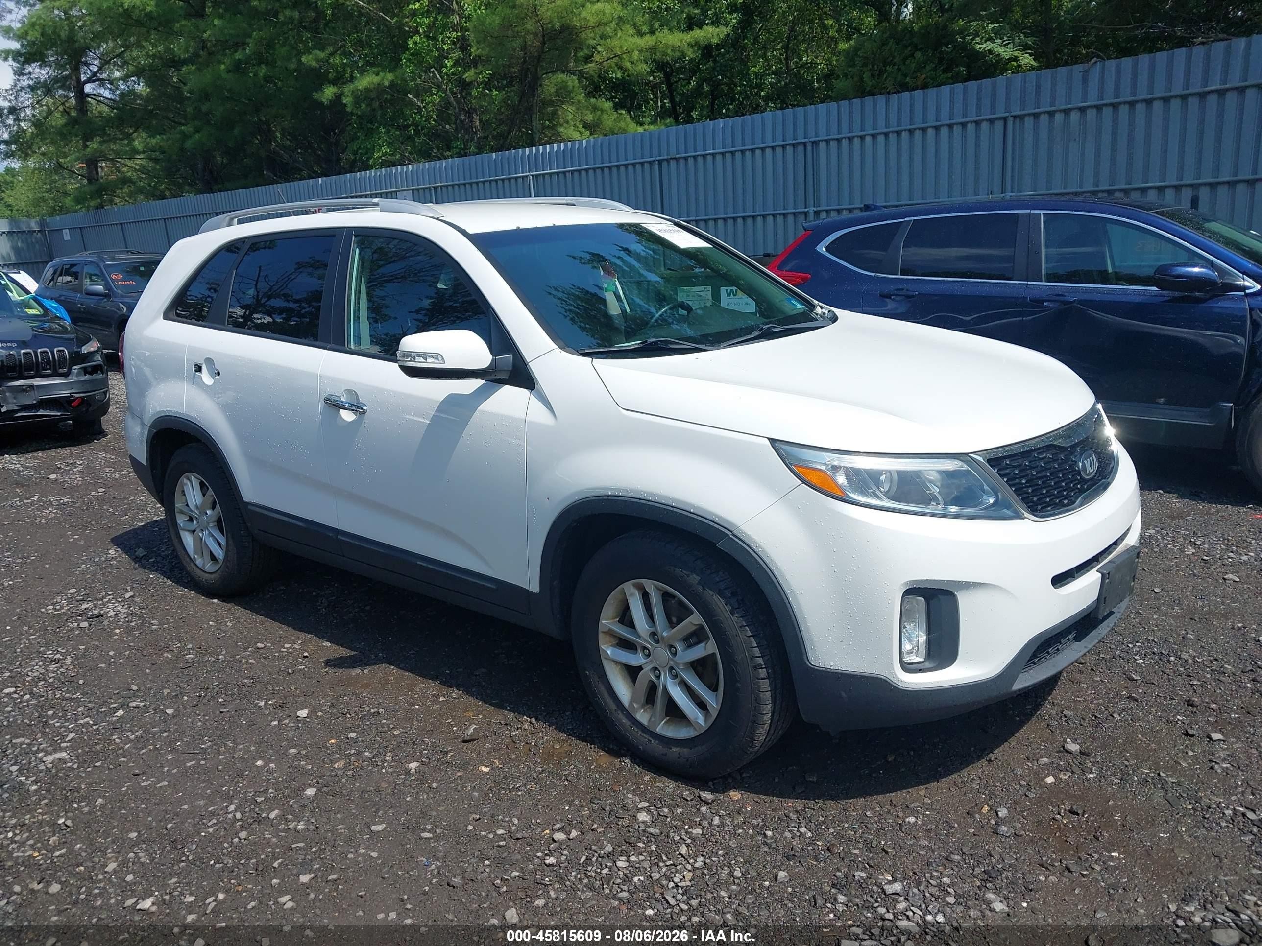 2014 Kia Sorento Lx White vin: 5XYKT3A64EG503701