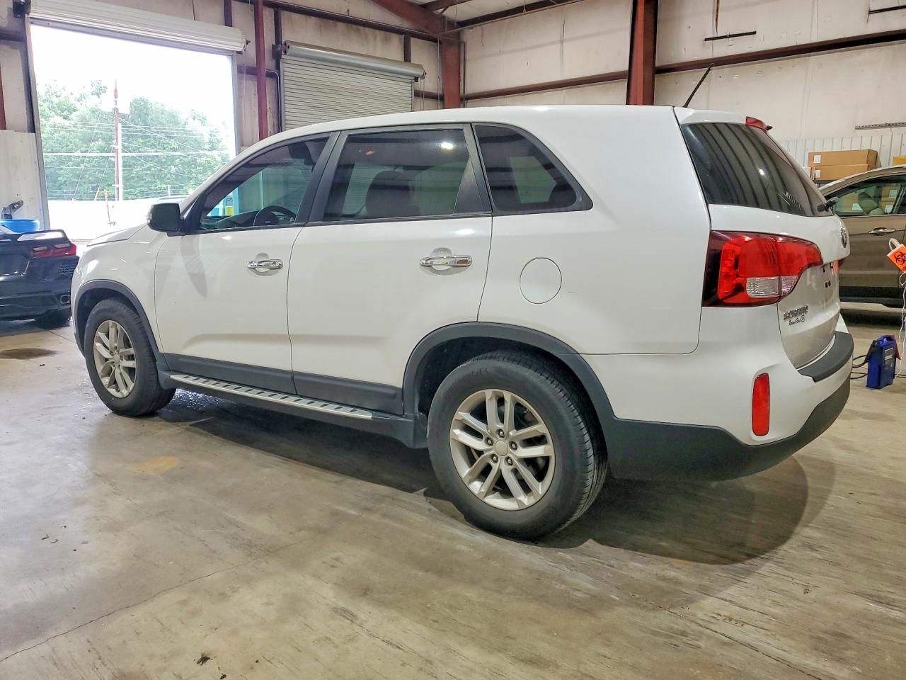 2015 Kia Sorento Lx White vin: 5XYKT3A64FG568923