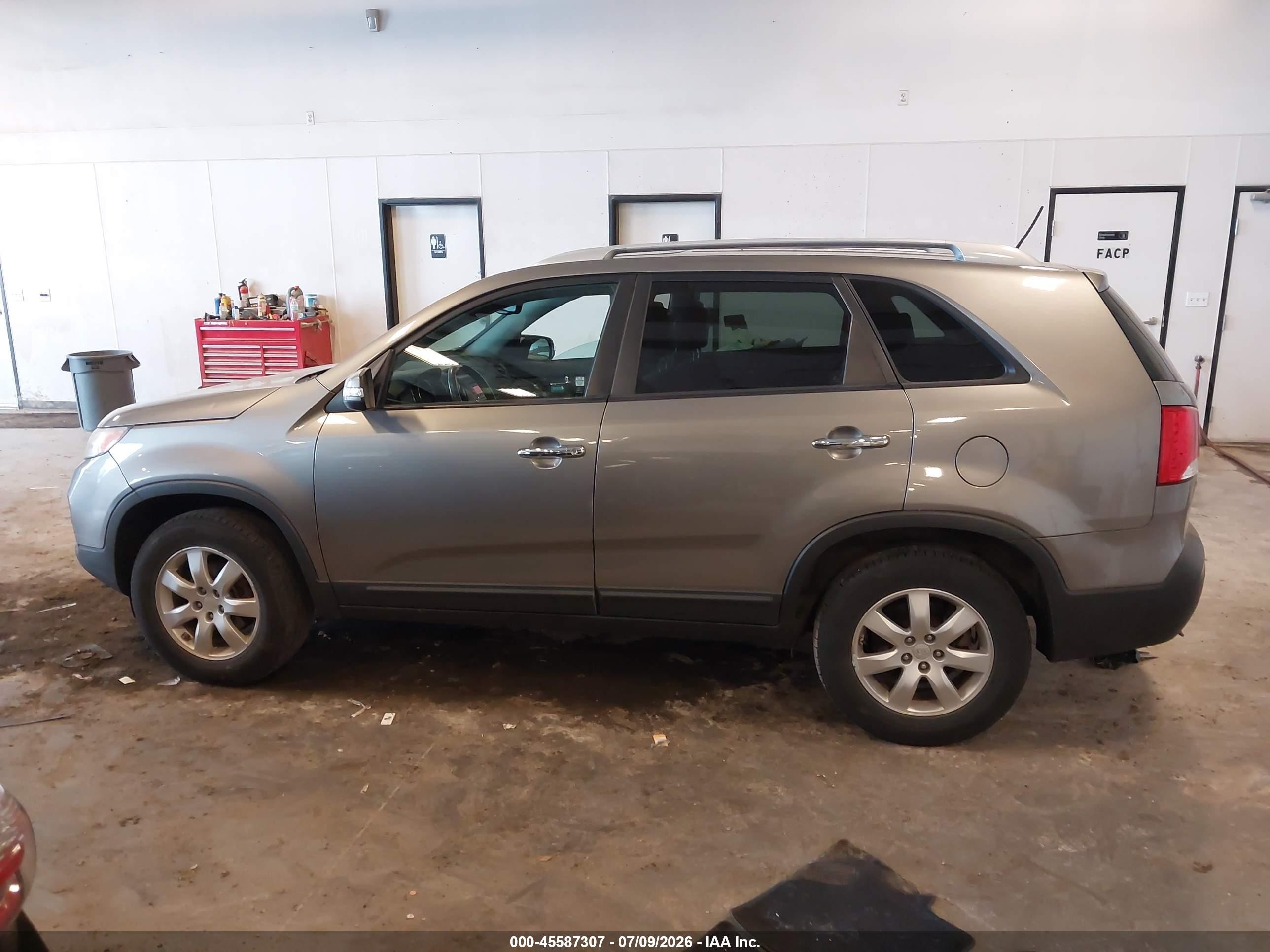 2012 Kia Sorento Lx Gray vin: 5XYKT3A65CG190395