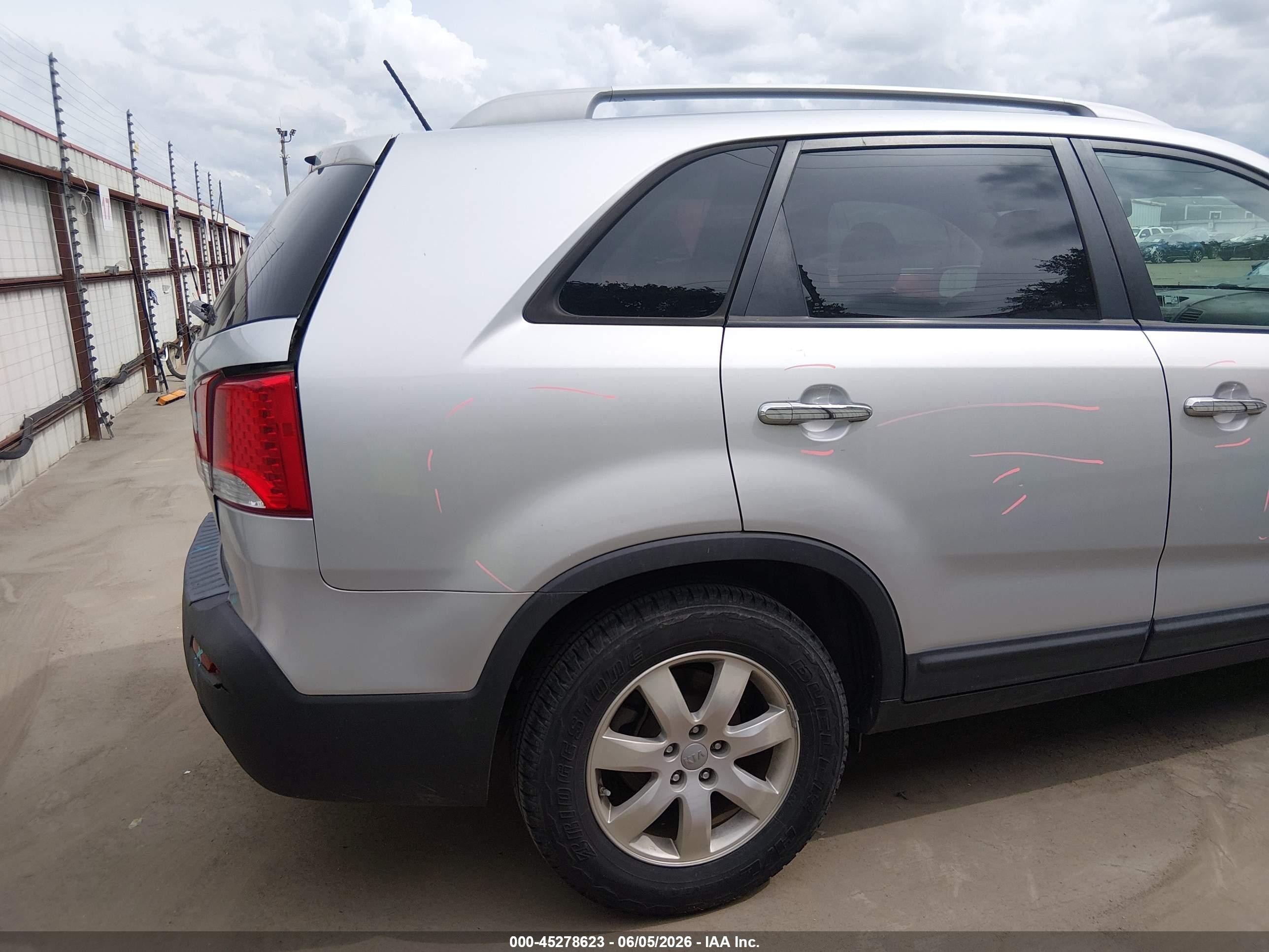 2012 Kia Sorento Lx Silver vin: 5XYKT3A65CG216476
