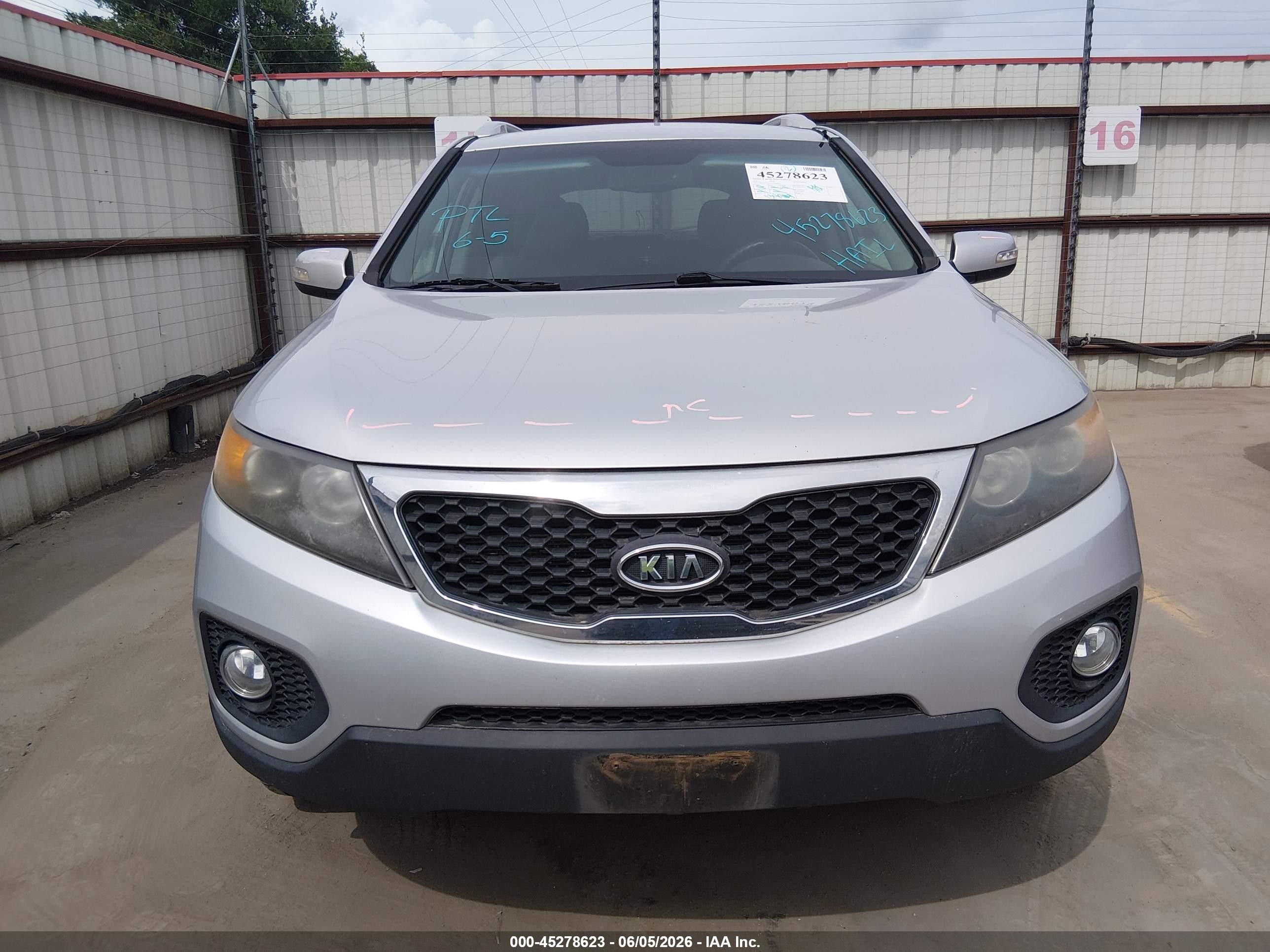2012 Kia Sorento Lx Silver vin: 5XYKT3A65CG216476