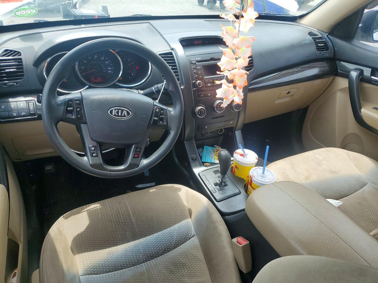 2012 Kia Sorento Lx White vin: 5XYKT3A65CG238932