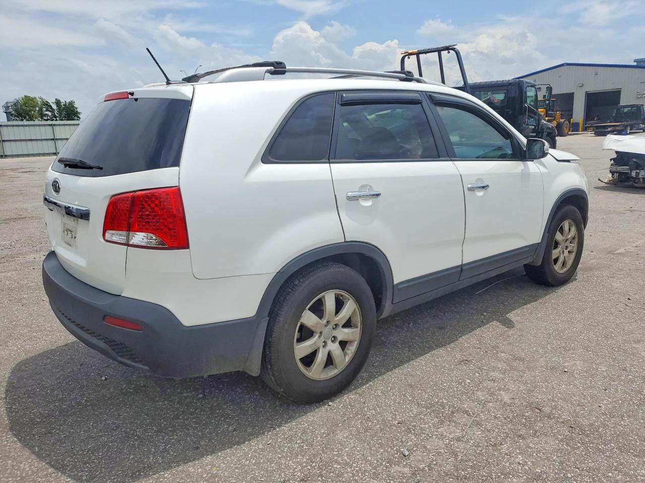 2012 Kia Sorento Lx White vin: 5XYKT3A65CG238932