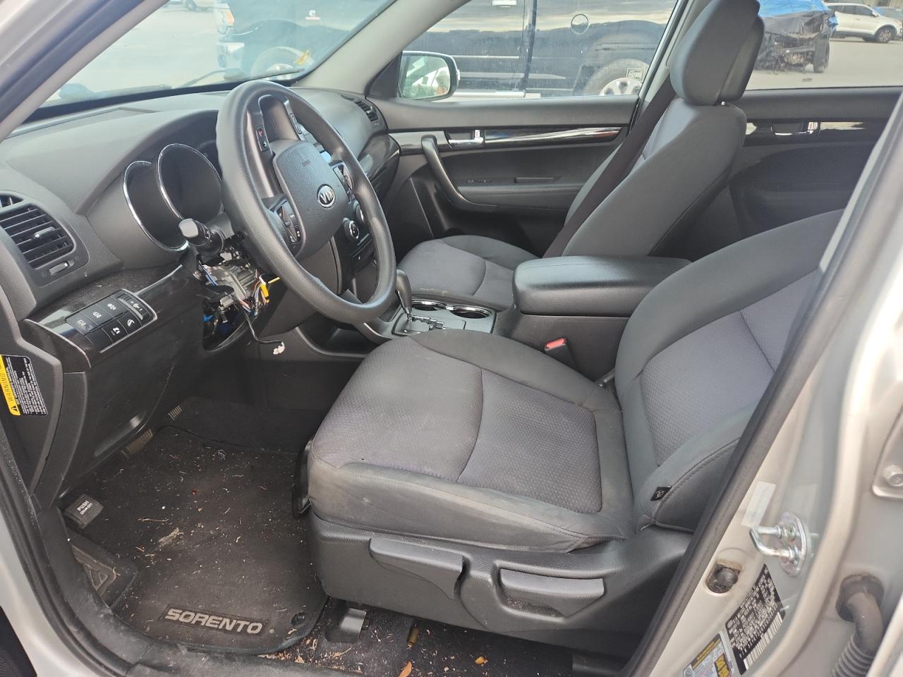 2012 Kia Sorento Base Серебряный vin: 5XYKT3A65CG308185