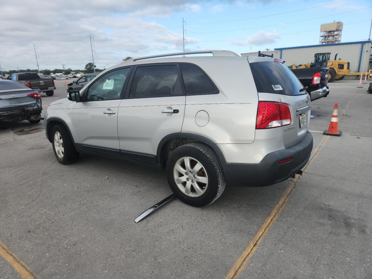 2012 Kia Sorento Base Серебряный vin: 5XYKT3A65CG308185