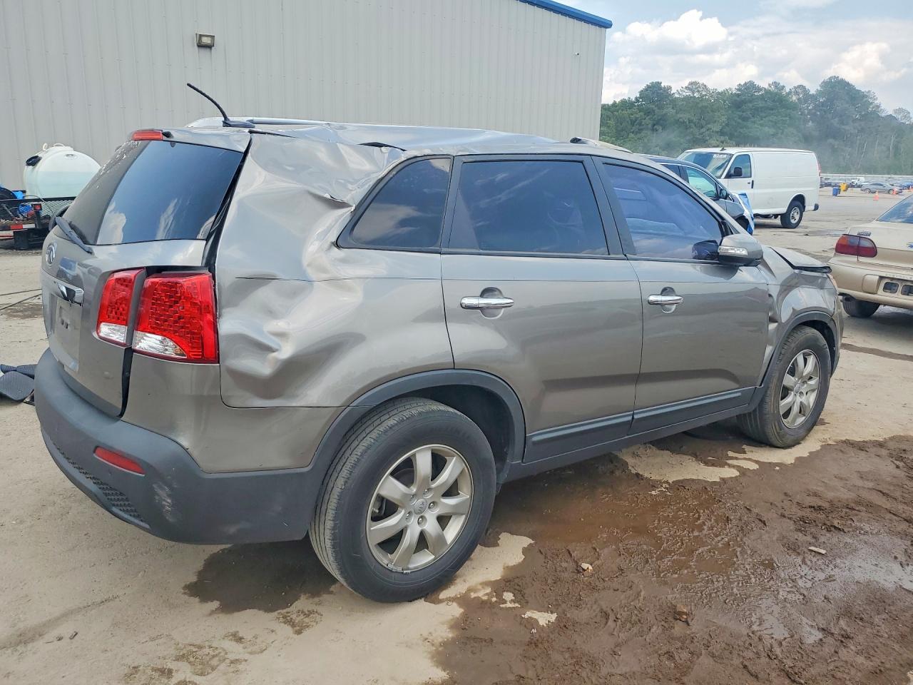 2013 Kia Sorento Lx Серый vin: 5XYKT3A65DG325117