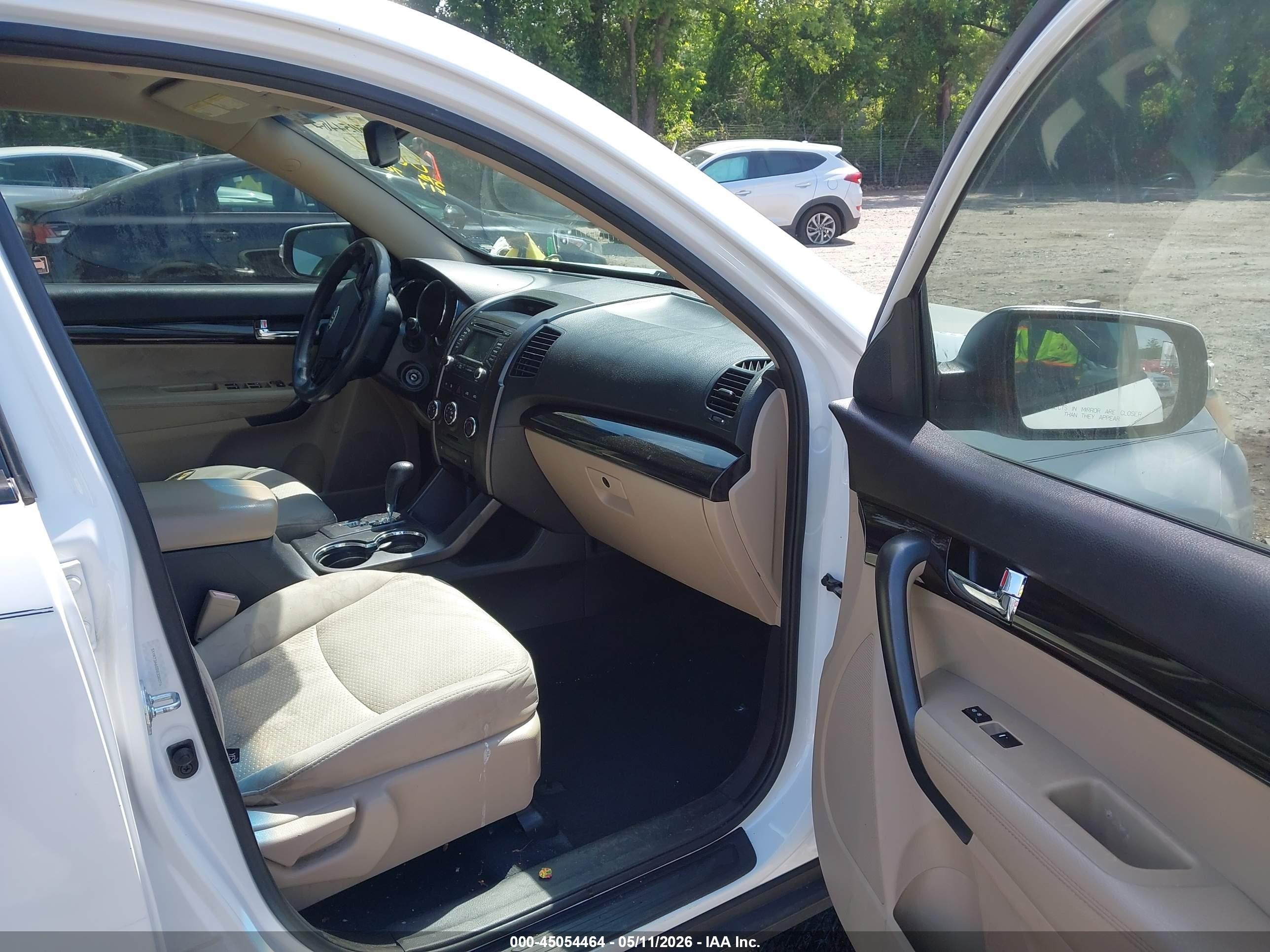 2013 Kia Sorento Lx White vin: 5XYKT3A65DG338076