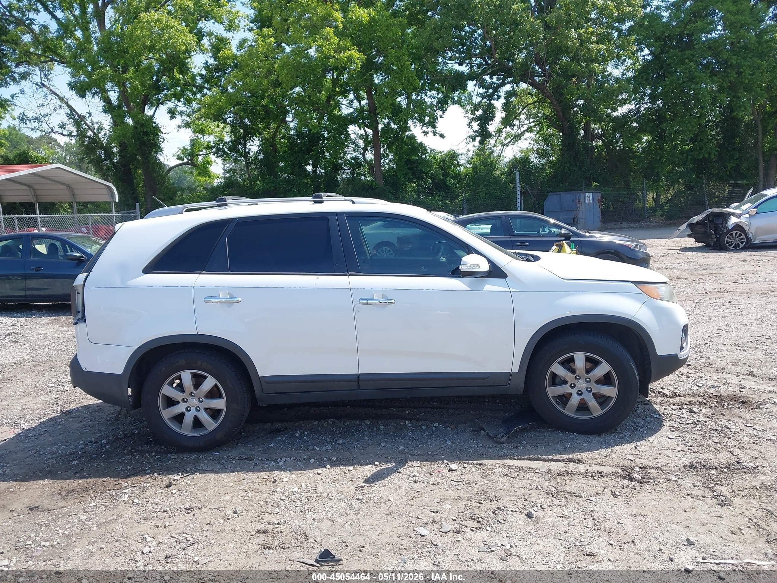 2013 Kia Sorento Lx White vin: 5XYKT3A65DG338076
