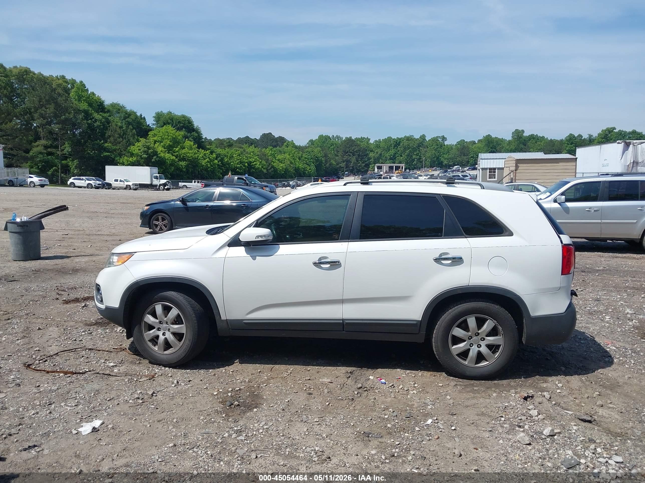 2013 Kia Sorento Lx White vin: 5XYKT3A65DG338076