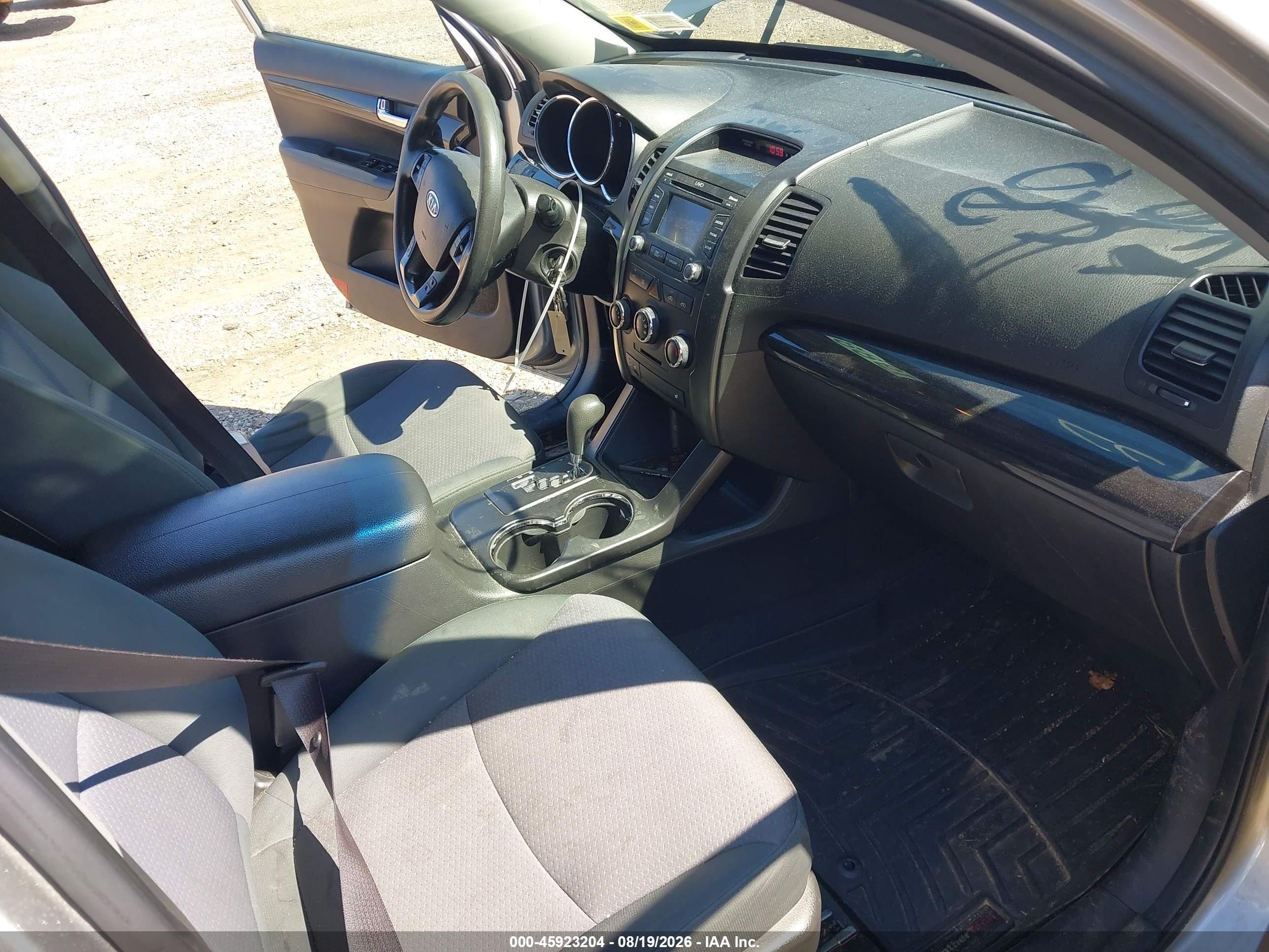 2013 Kia Sorento Lx Бежевый vin: 5XYKT3A65DG383874