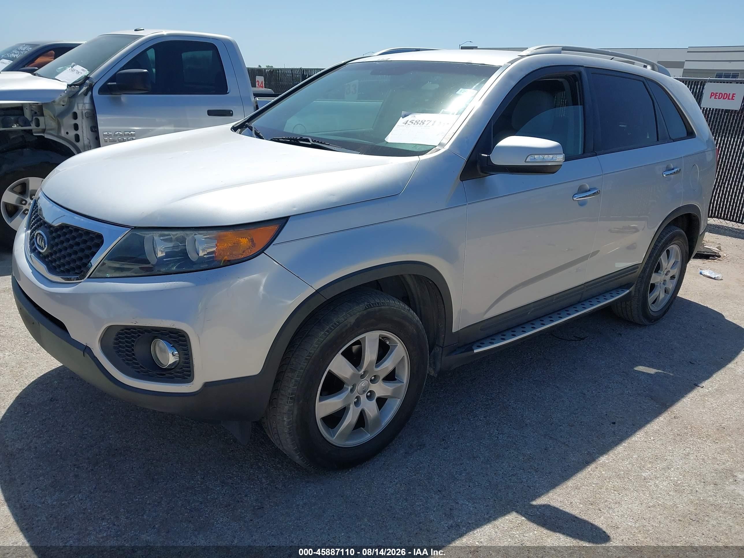 2013 Kia Sorento Lx Серебряный vin: 5XYKT3A65DG407638