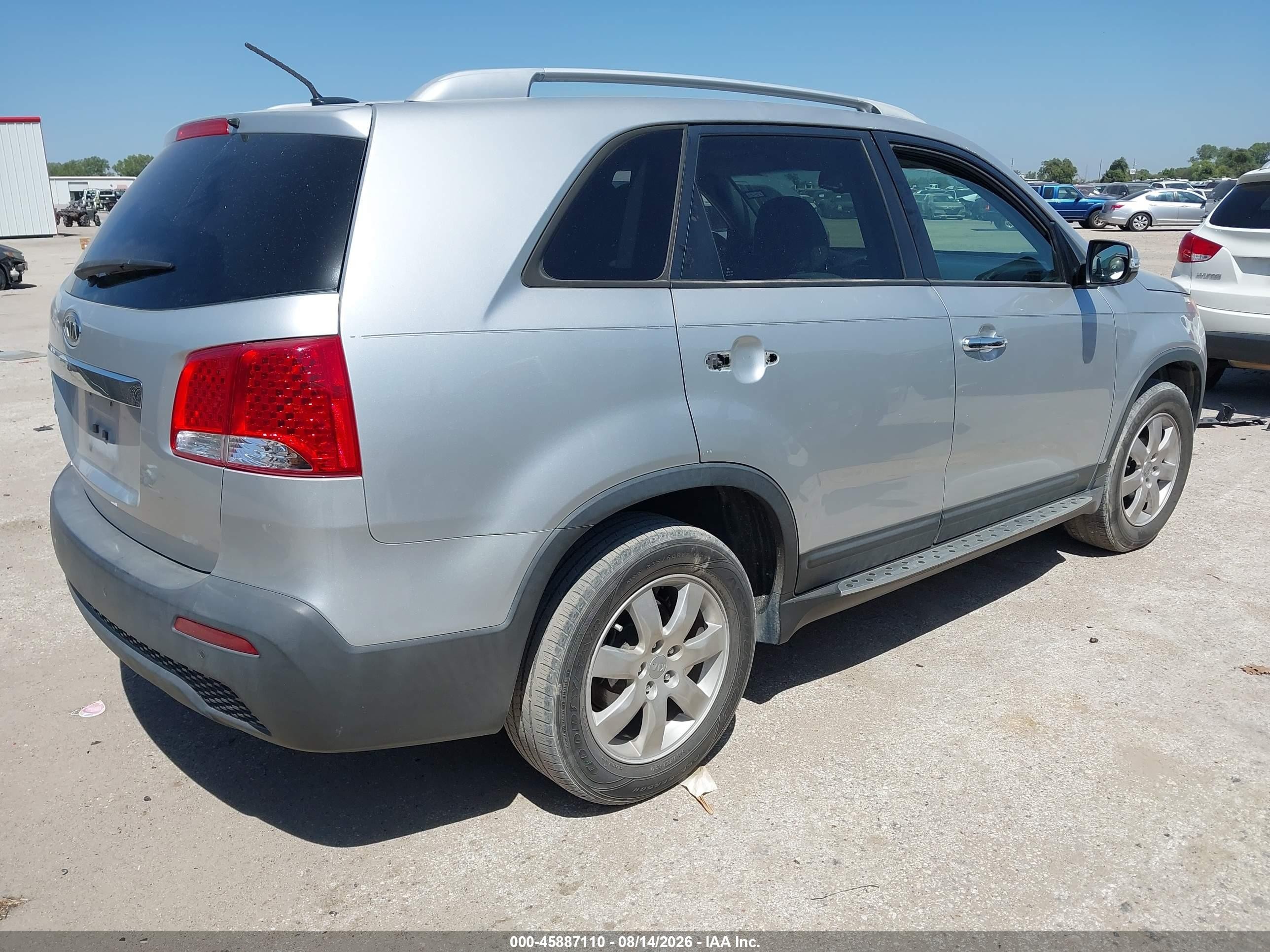 2013 Kia Sorento Lx Серебряный vin: 5XYKT3A65DG407638