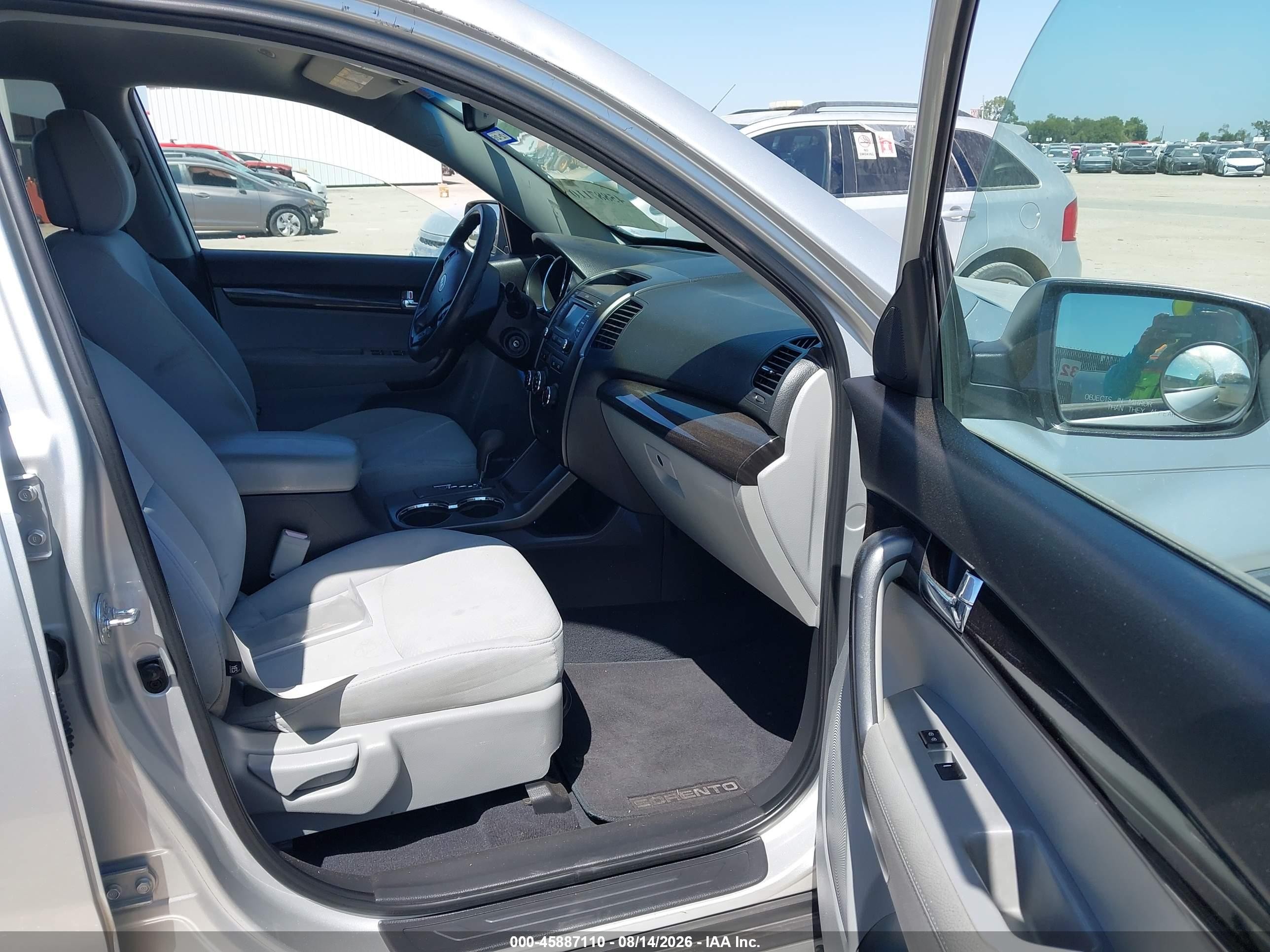2013 Kia Sorento Lx Серебряный vin: 5XYKT3A65DG407638