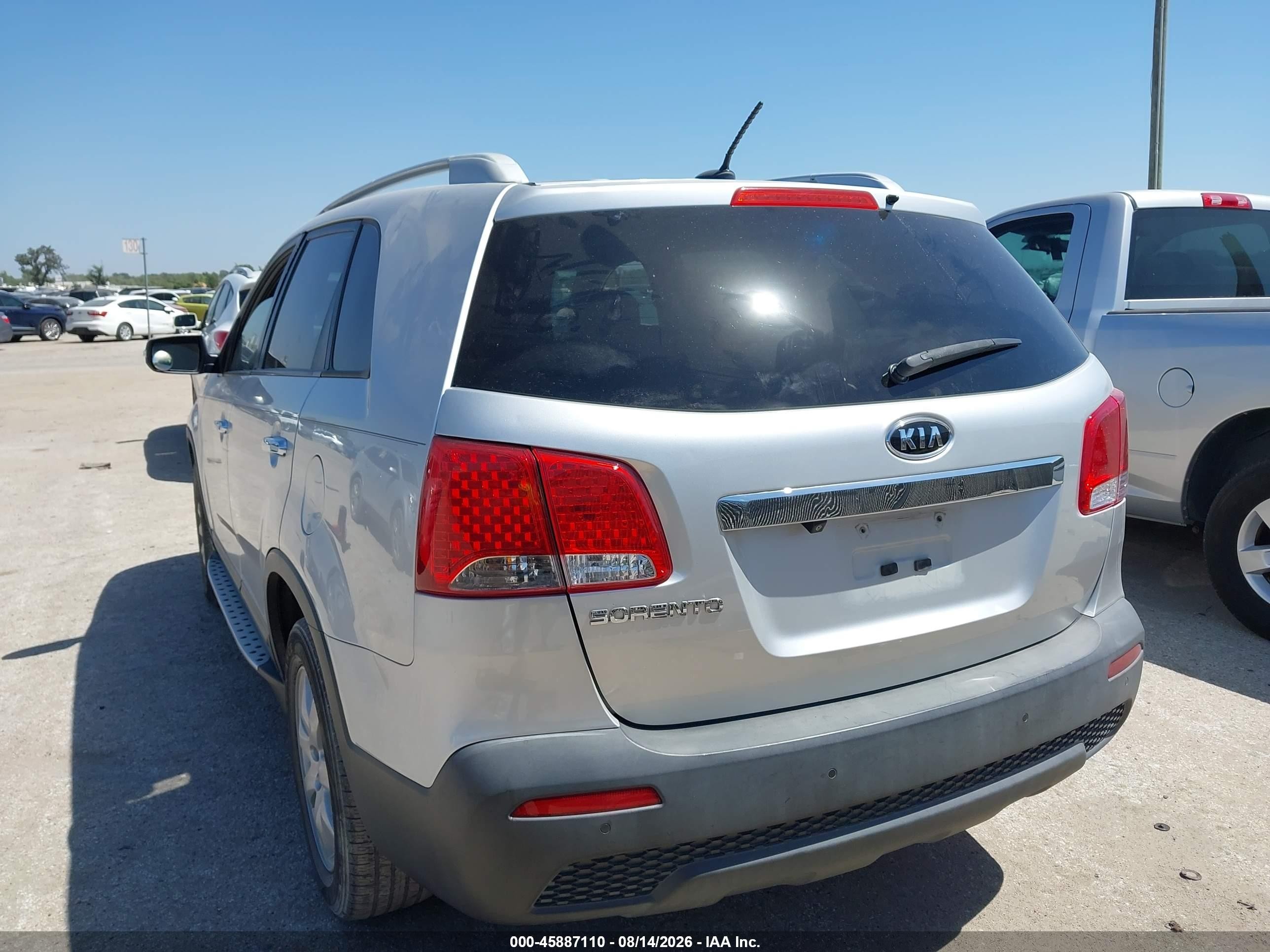 2013 Kia Sorento Lx Серебряный vin: 5XYKT3A65DG407638