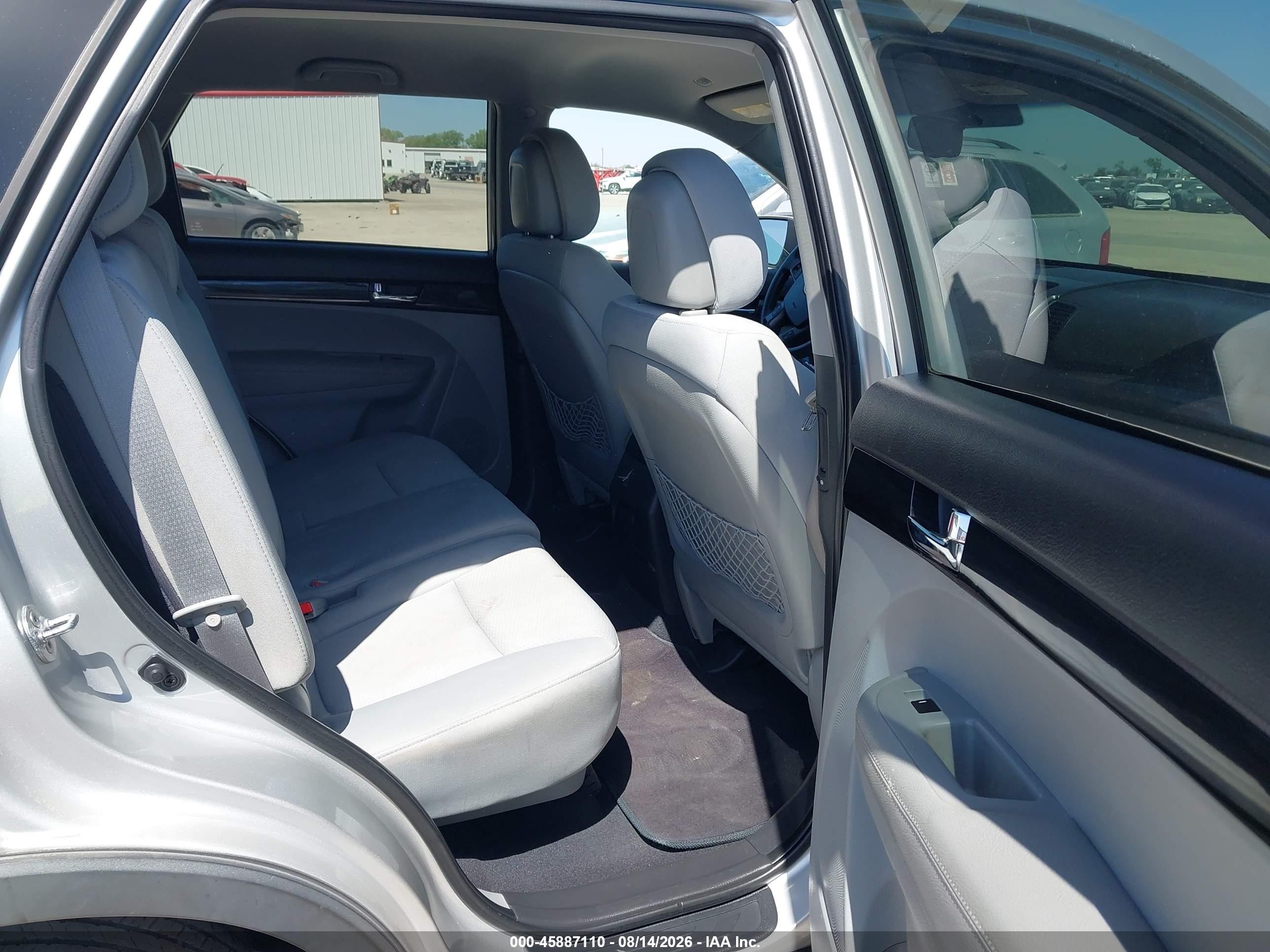 2013 Kia Sorento Lx Серебряный vin: 5XYKT3A65DG407638