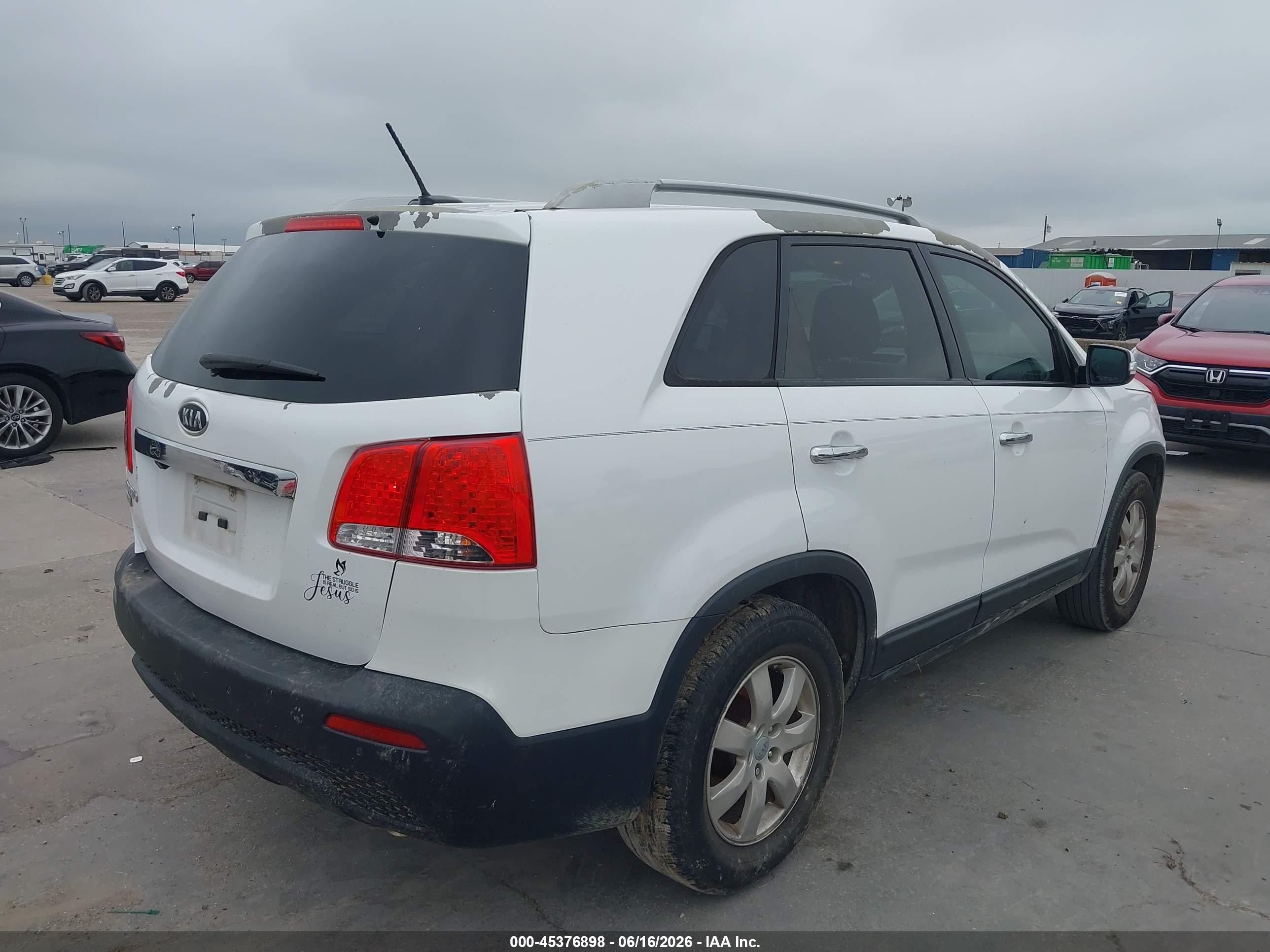 2013 Kia Sorento Lx White vin: 5XYKT3A65DG414363