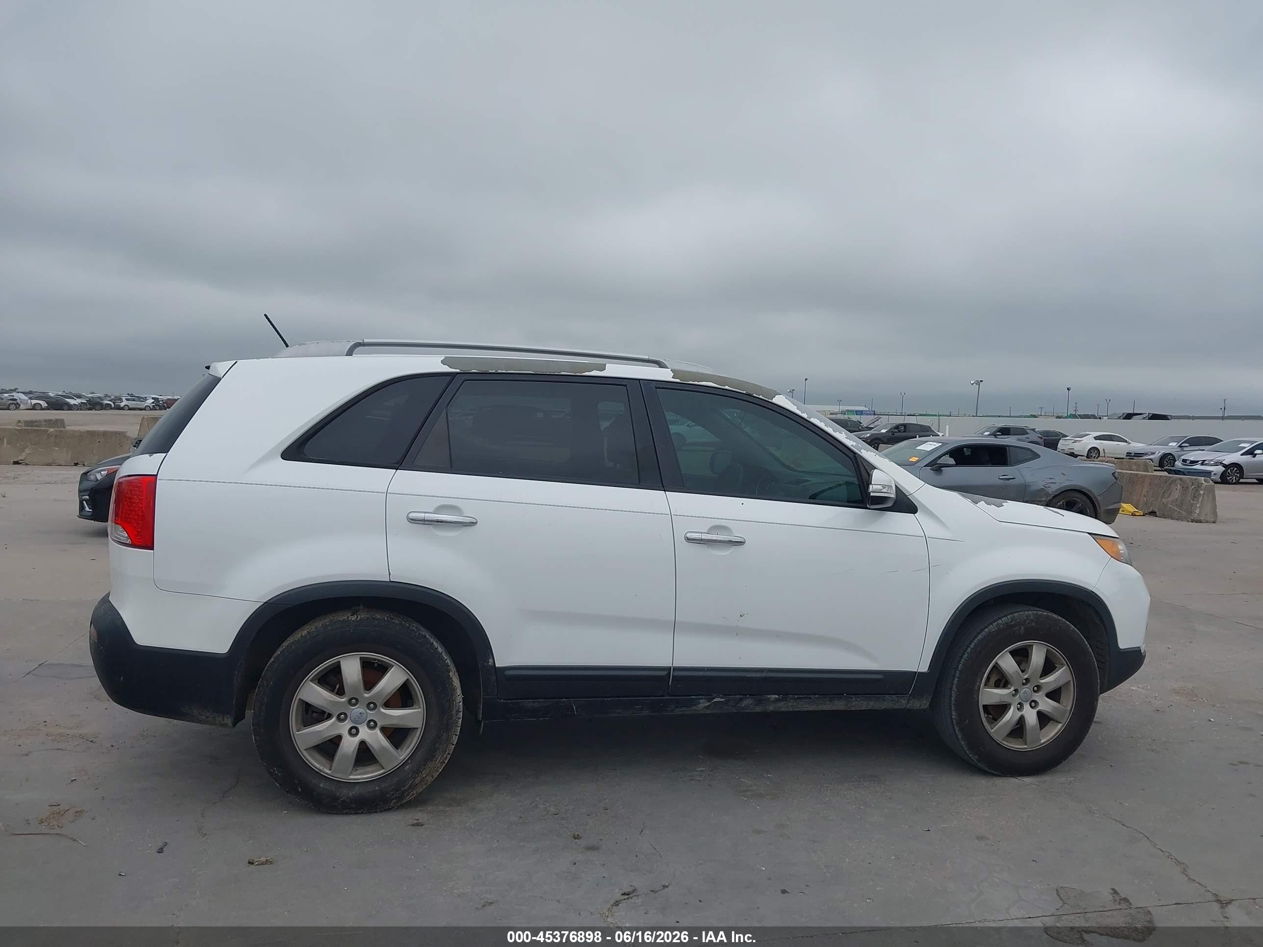 2013 Kia Sorento Lx White vin: 5XYKT3A65DG414363