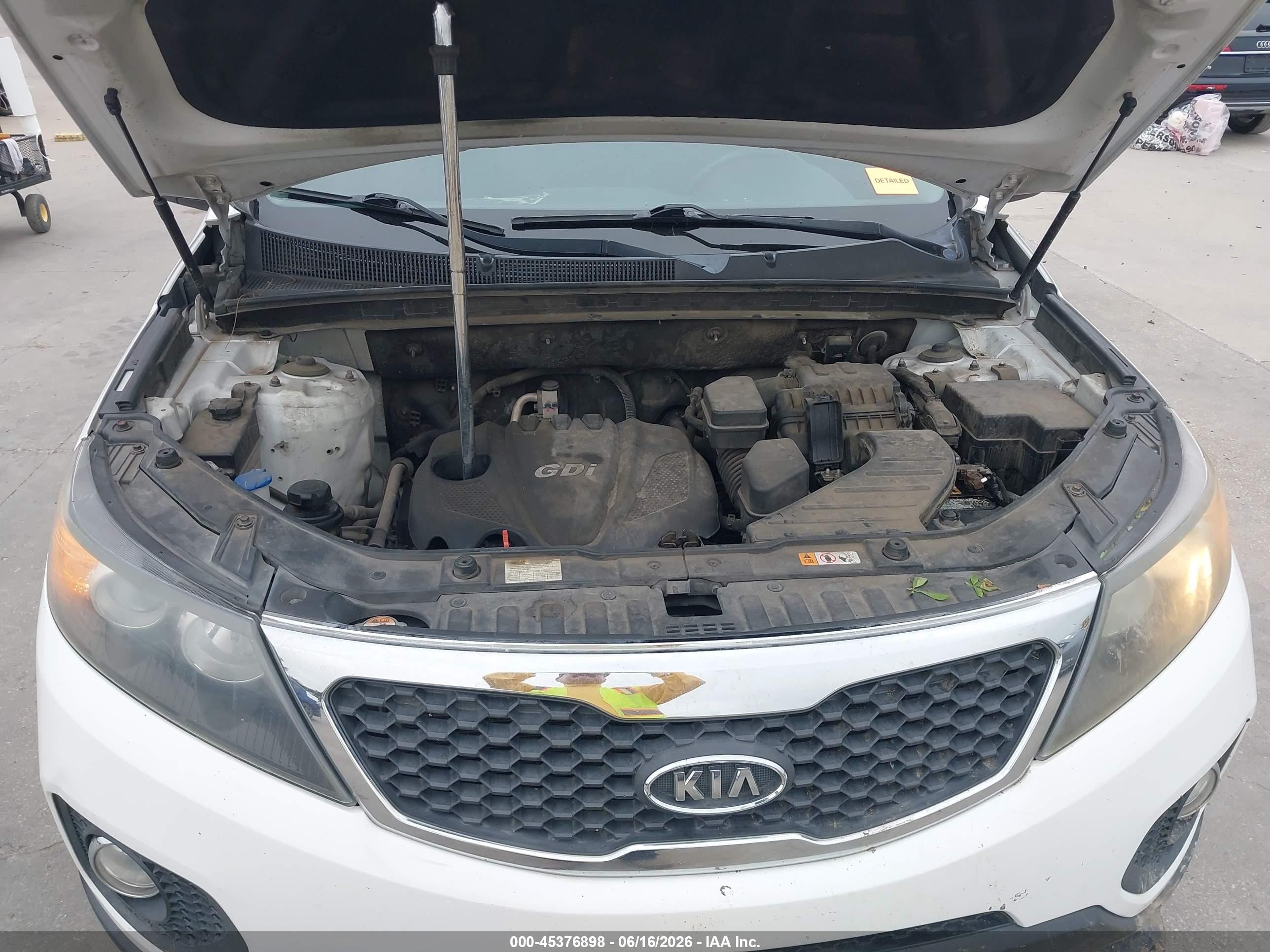 2013 Kia Sorento Lx White vin: 5XYKT3A65DG414363